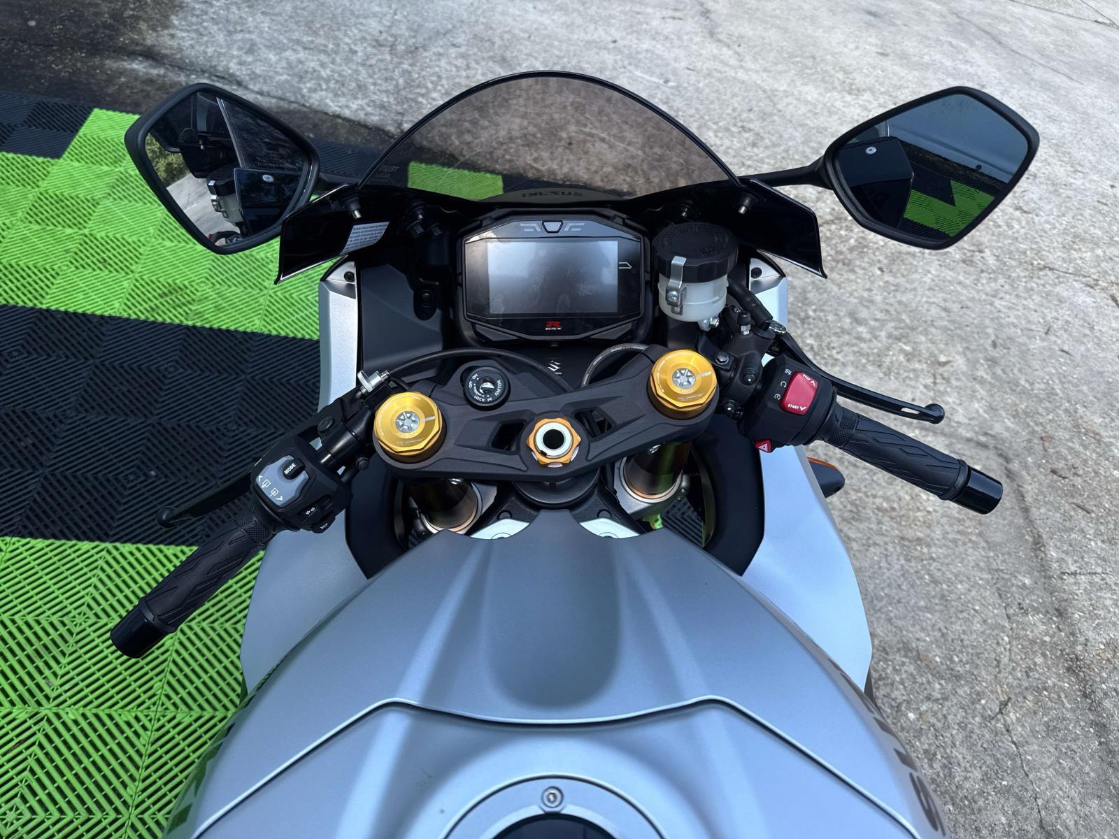 2025 Suzuki GSX-R 1000R - Photo 6