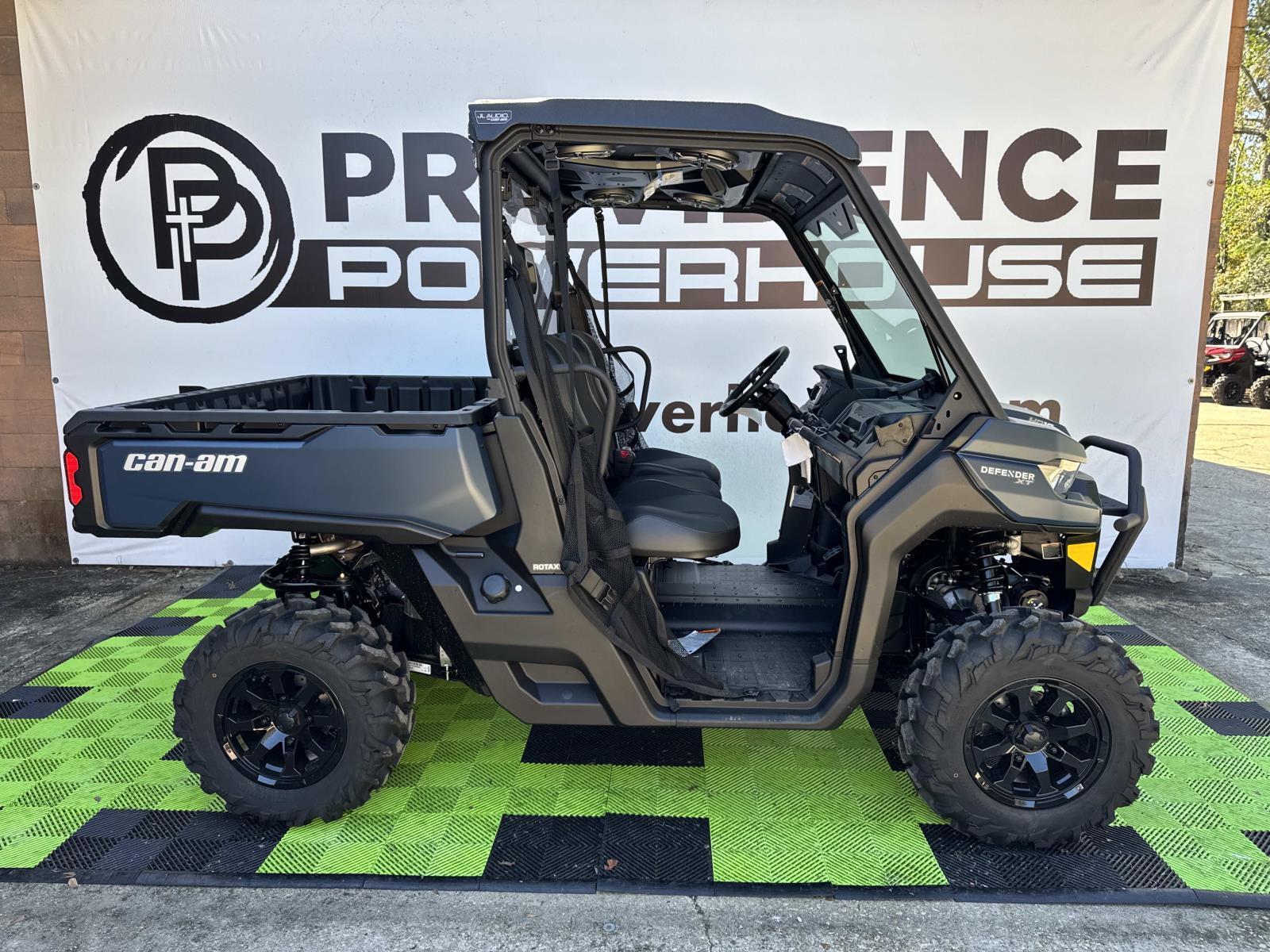 2025 Can-Am DEFENDER XT 64 HD10