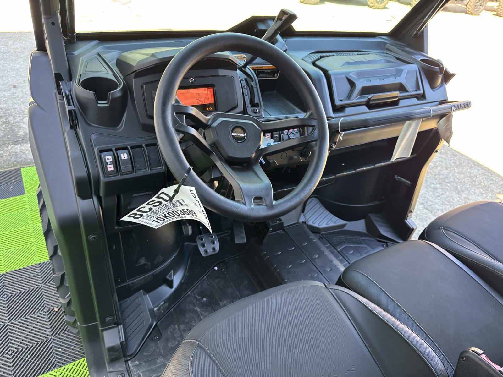 2025 Can-Am DEFENDER XT 64 HD10 - Photo 6
