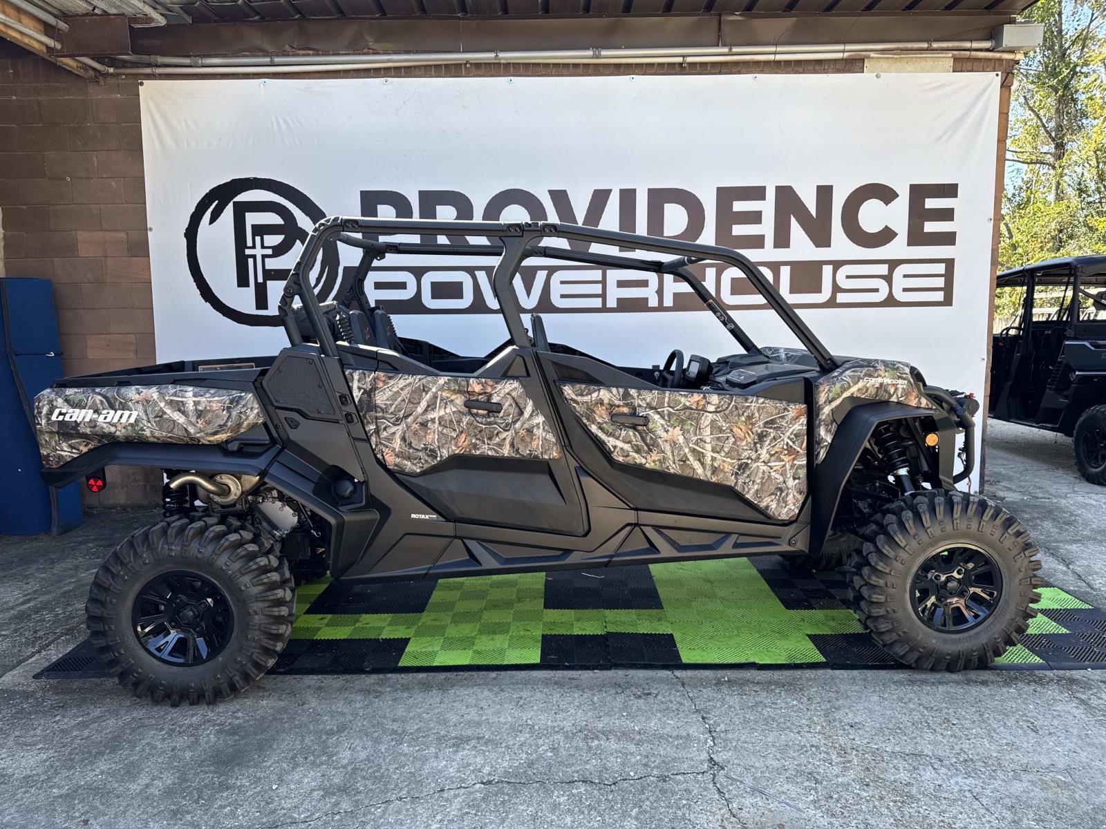 2024 Can-Am COMMANDER MAX XMR 64 1000R