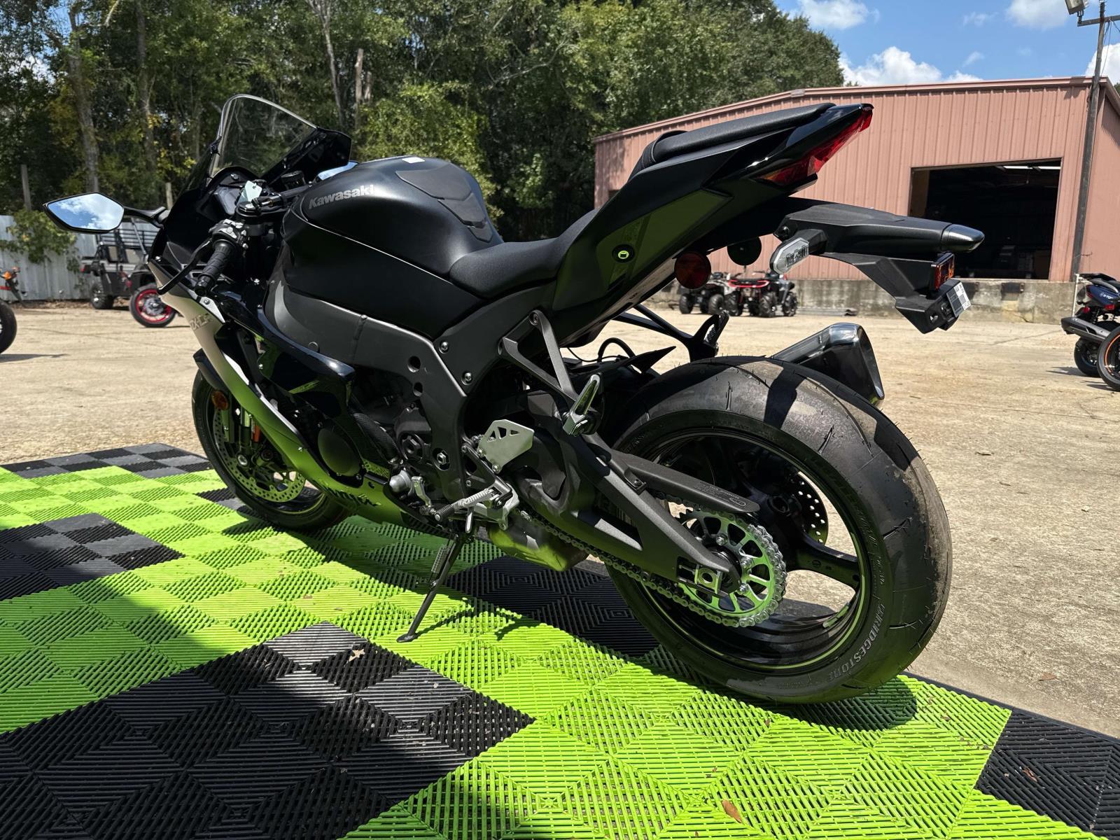 2025 Kawasaki Ninja ZX-10R - Photo 4