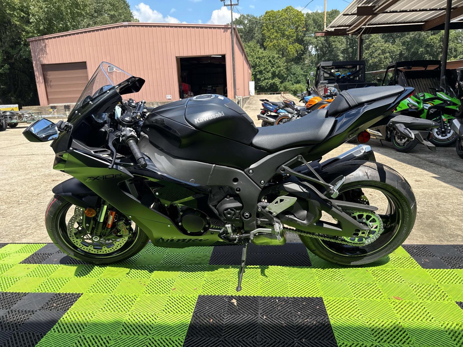 2025 Kawasaki Ninja ZX-10R - Photo 5