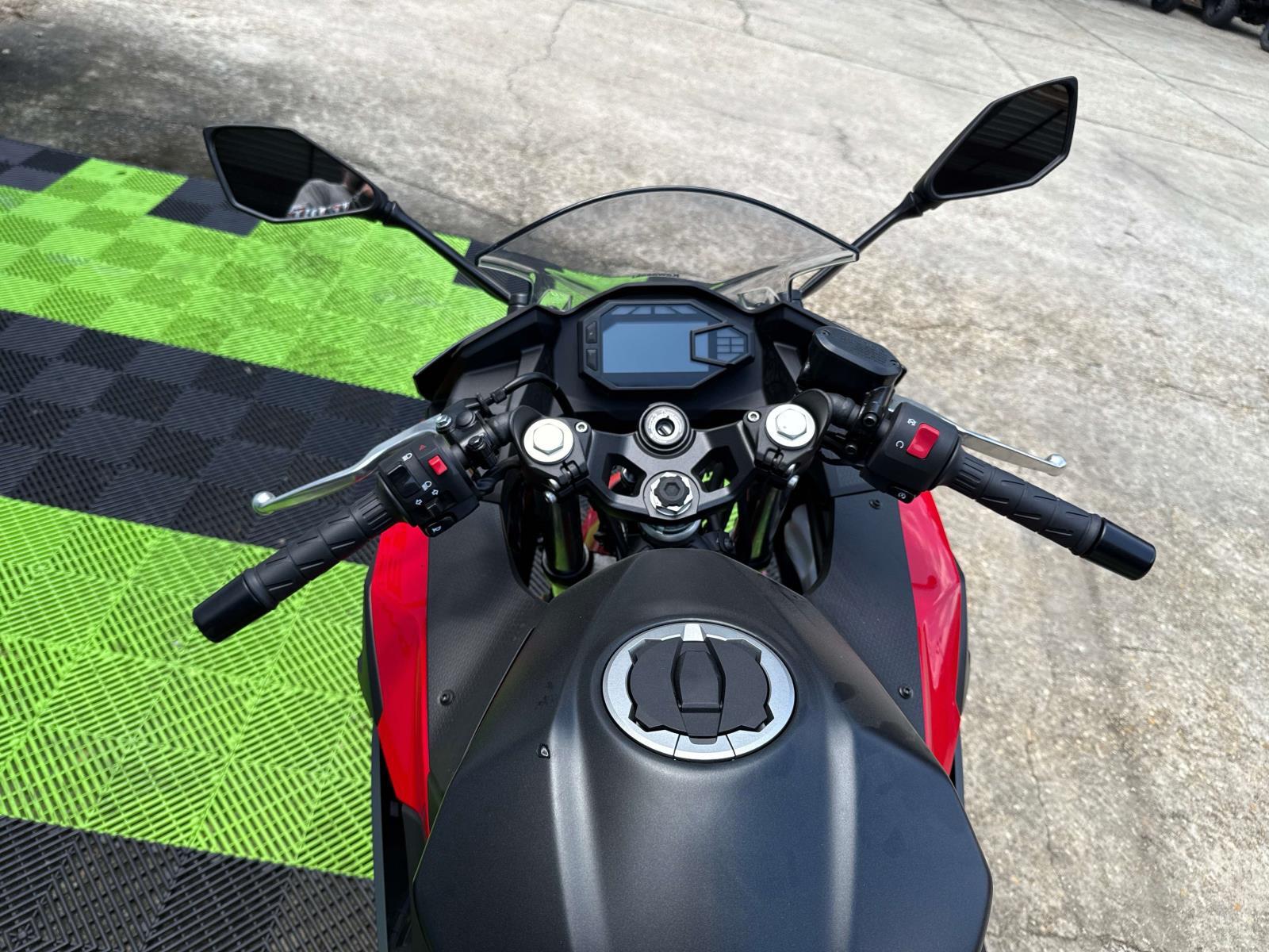 2025 Kawasaki Ninja 500 ABS - Photo 6