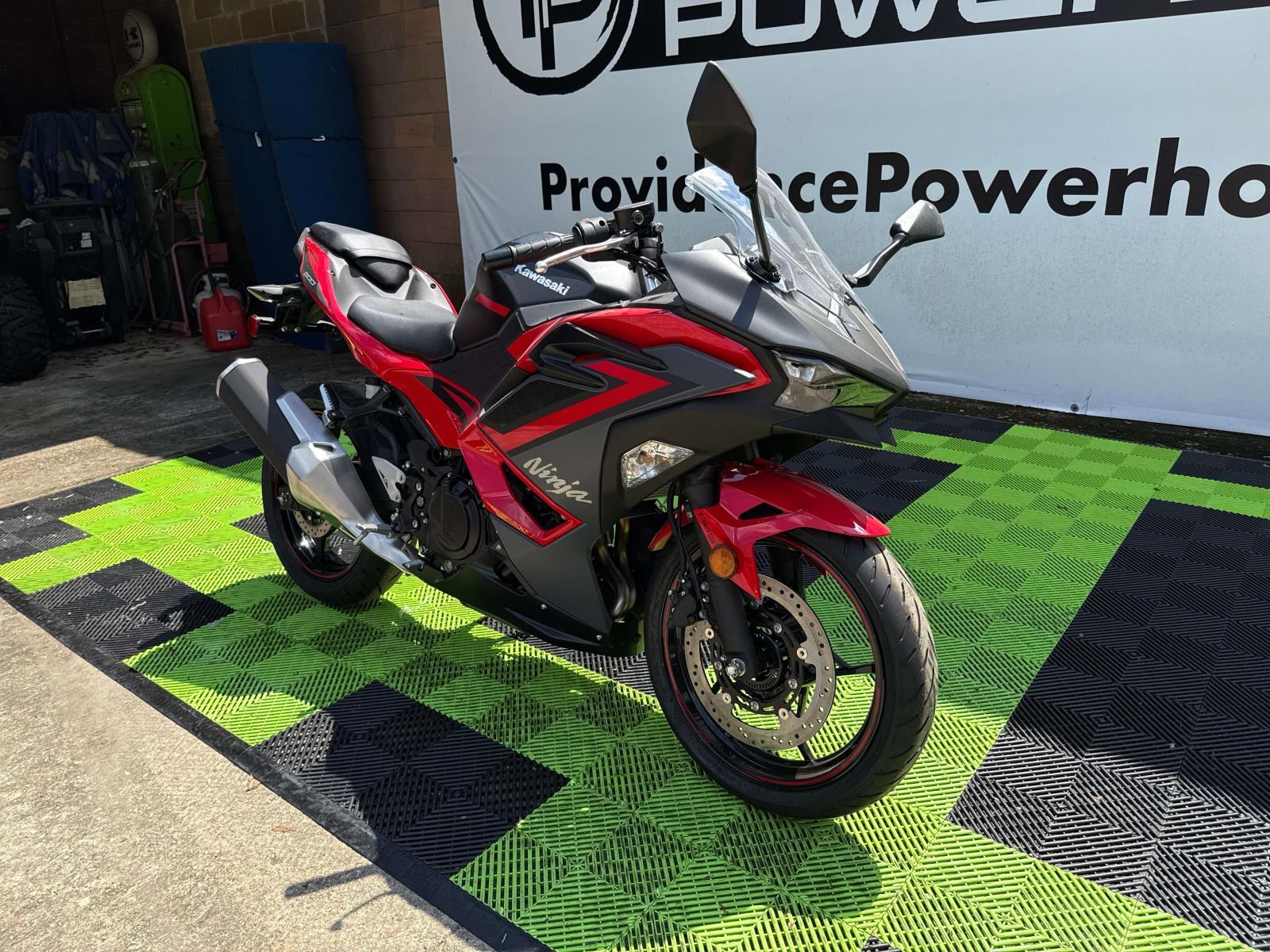 2025 Kawasaki Ninja 500 ABS - Photo 3