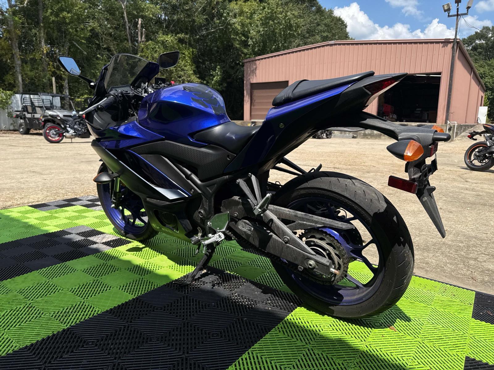 2023 Yamaha YZF R3 - Photo 4