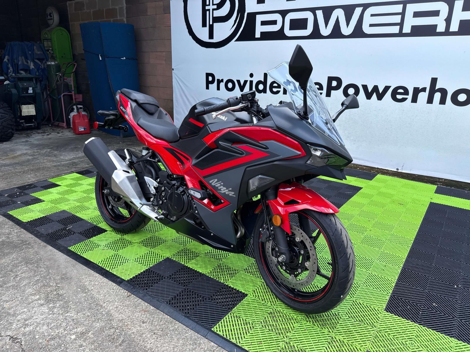 2025 Kawasaki Ninja 500 SE ABS - Photo 3