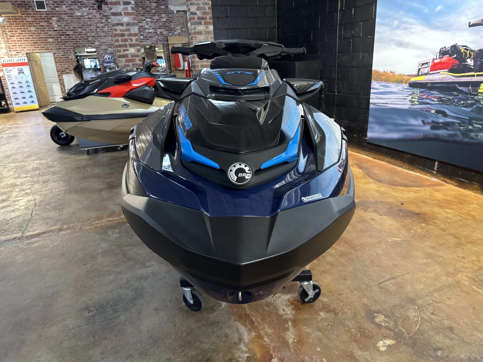 2025 Sea-Doo GTX 170 - Photo 3