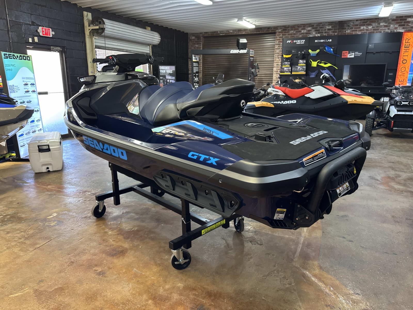 2025 Sea-Doo GTX 170 - Photo 4