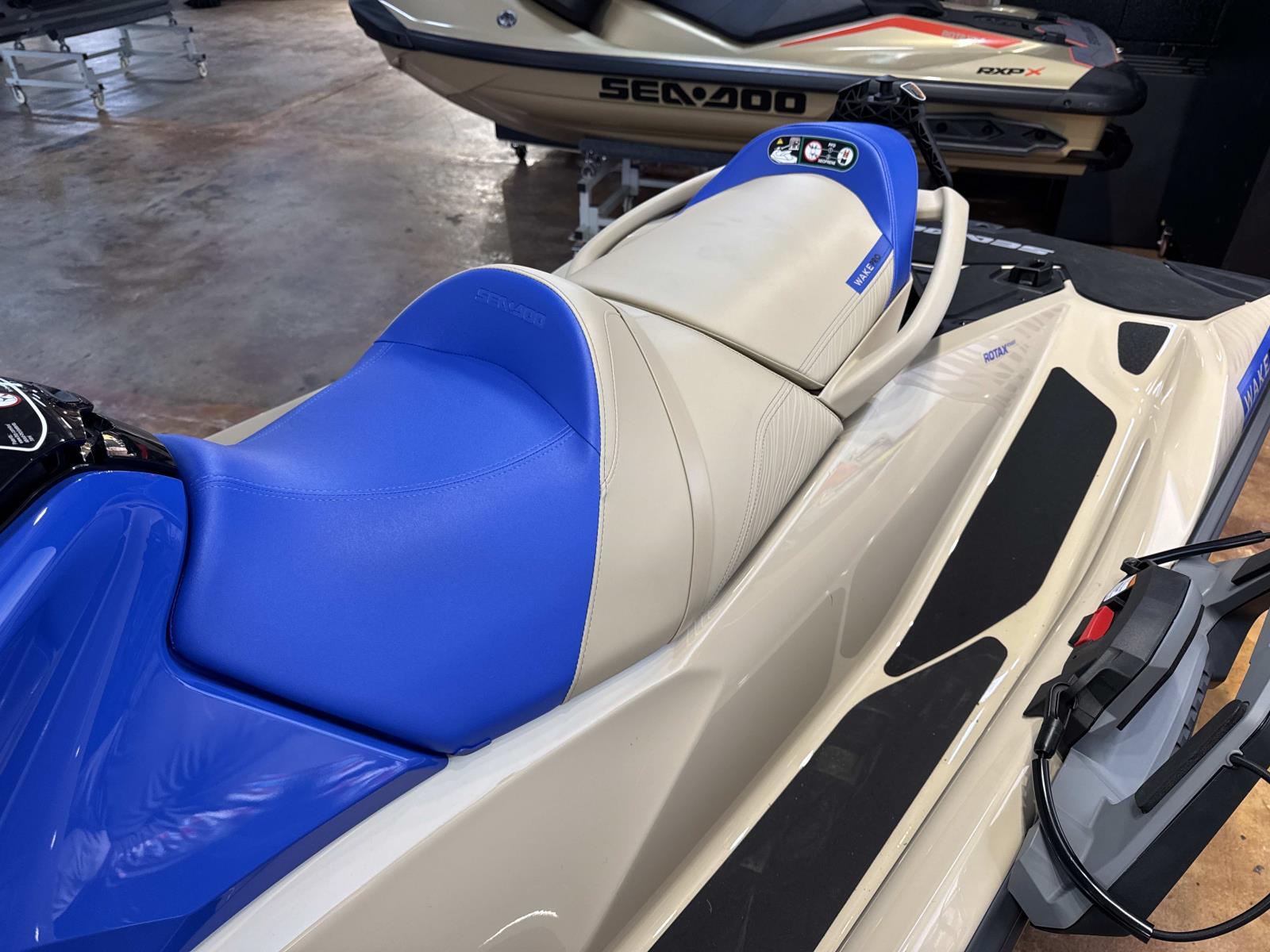 2025 Sea-Doo WAKE PRO 230 - Photo 5