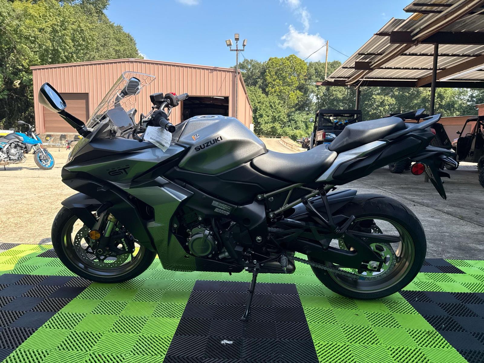 2025 Suzuki GSX-S1000GT+ - Photo 5