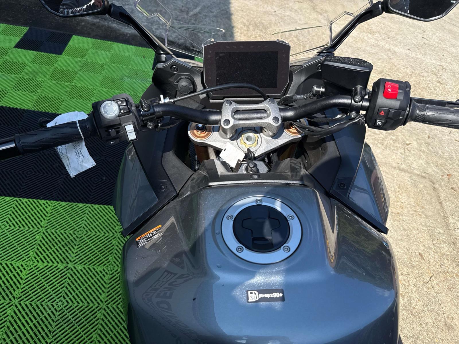 2025 Suzuki GSX-S1000GT+ - Photo 6