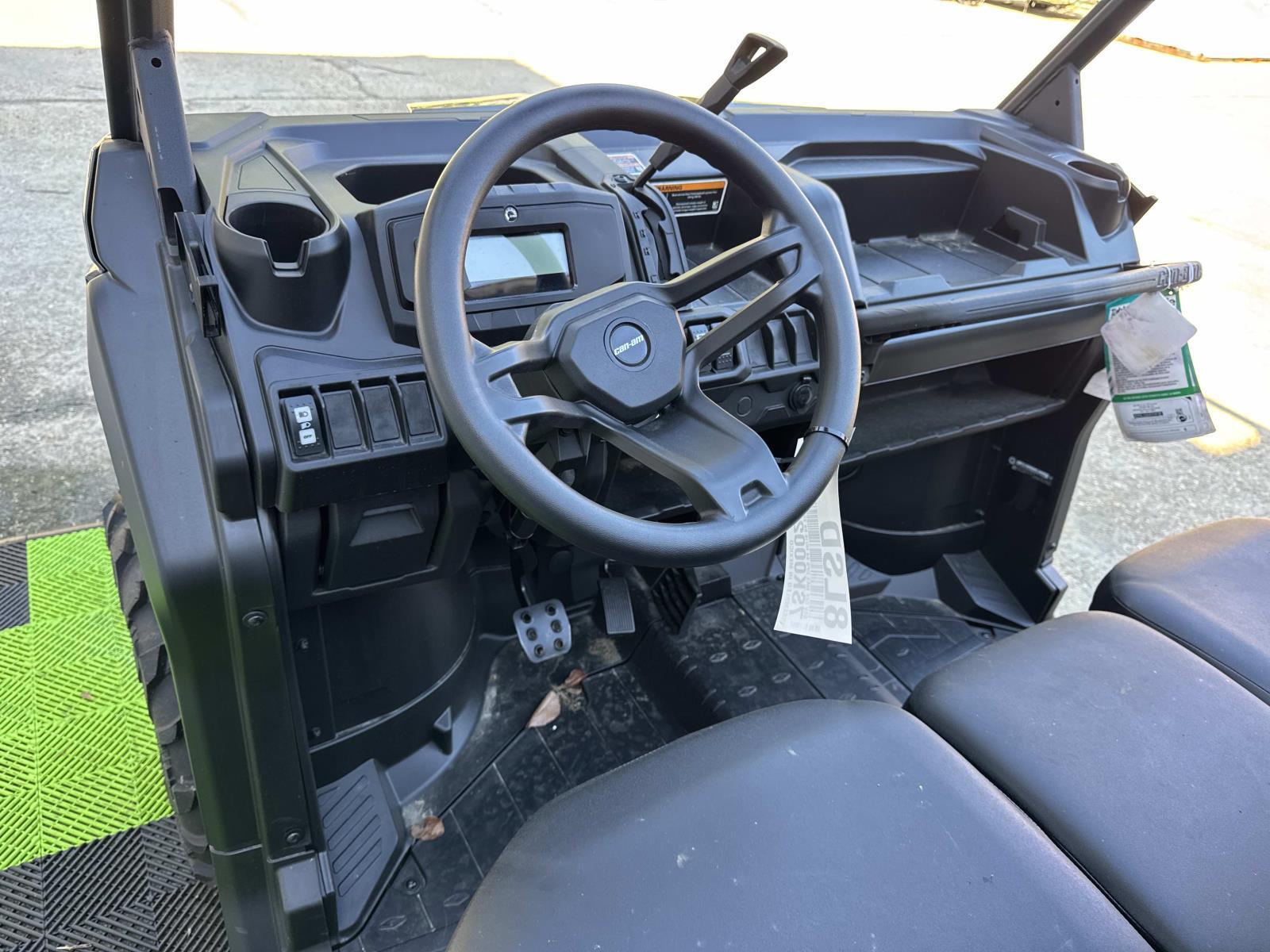 2025 Can-Am DEFENDER MAX DPS 64 HD10 - Photo 6