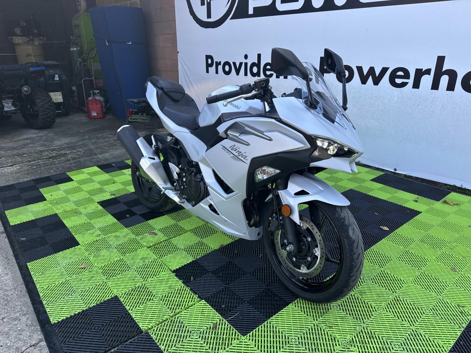 2025 Kawasaki Ninja® 500 ABS - Photo 3