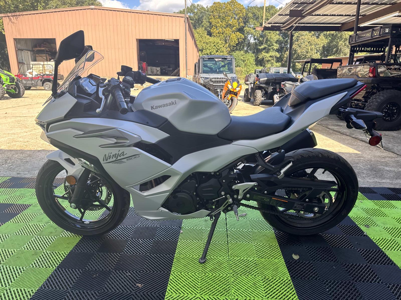 2025 Kawasaki Ninja® 500 ABS - Photo 5