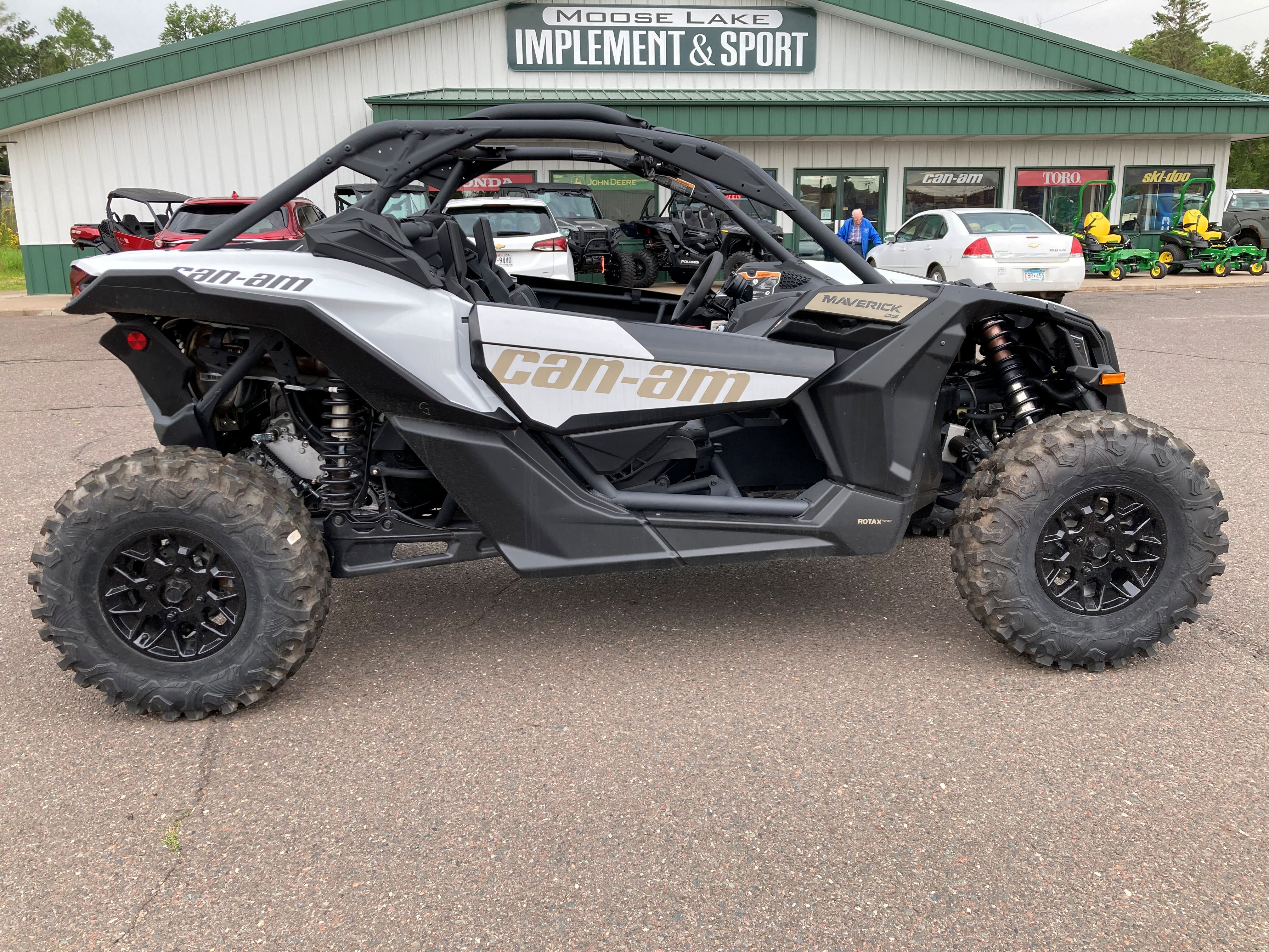 2024 Can-Am MAVERICK X3 DS TURBO RR / 7XRF - Photo 16
