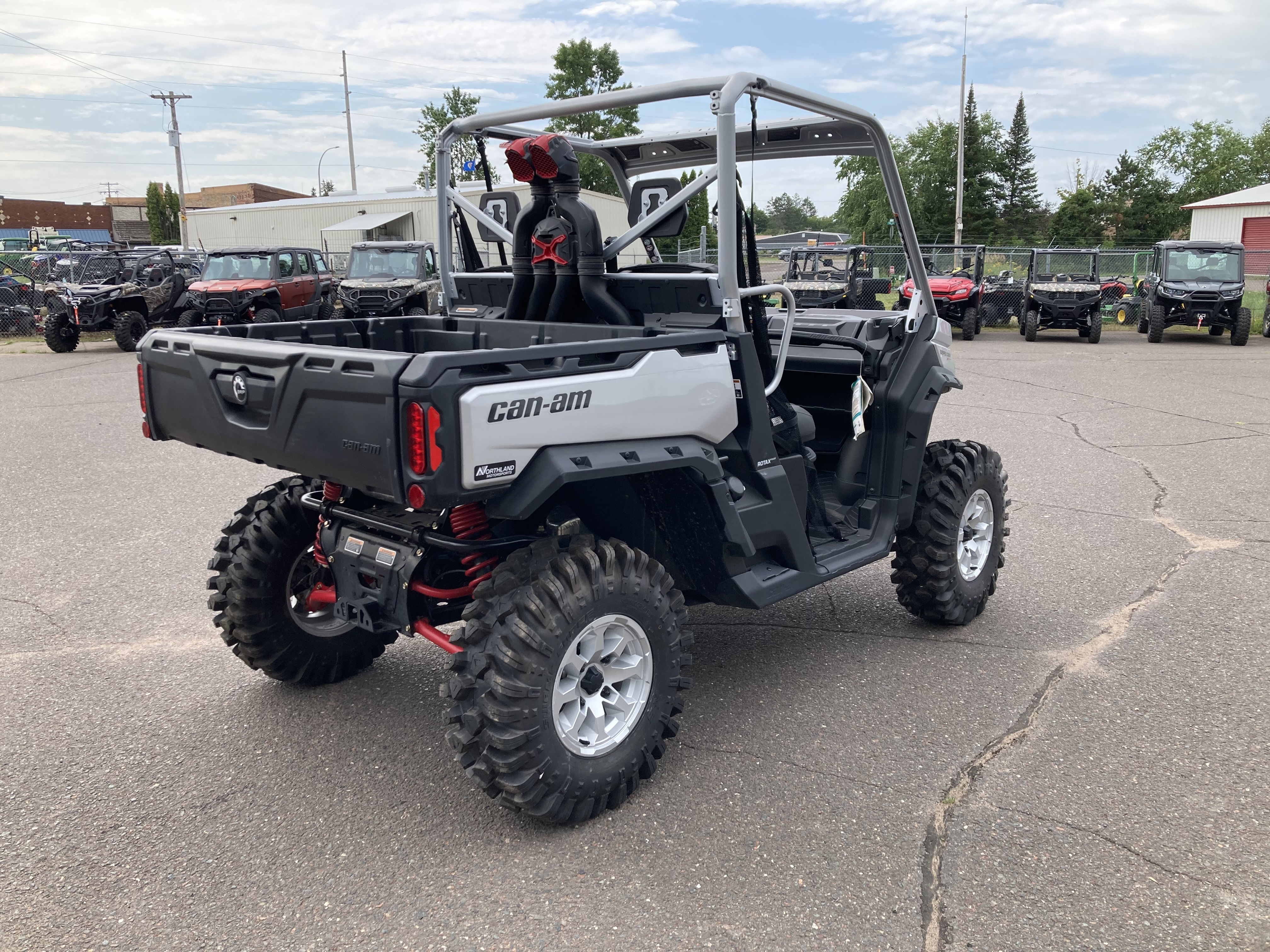 2024 Can-Am Defender X MR HD10 / 8YRB00 - Photo 6