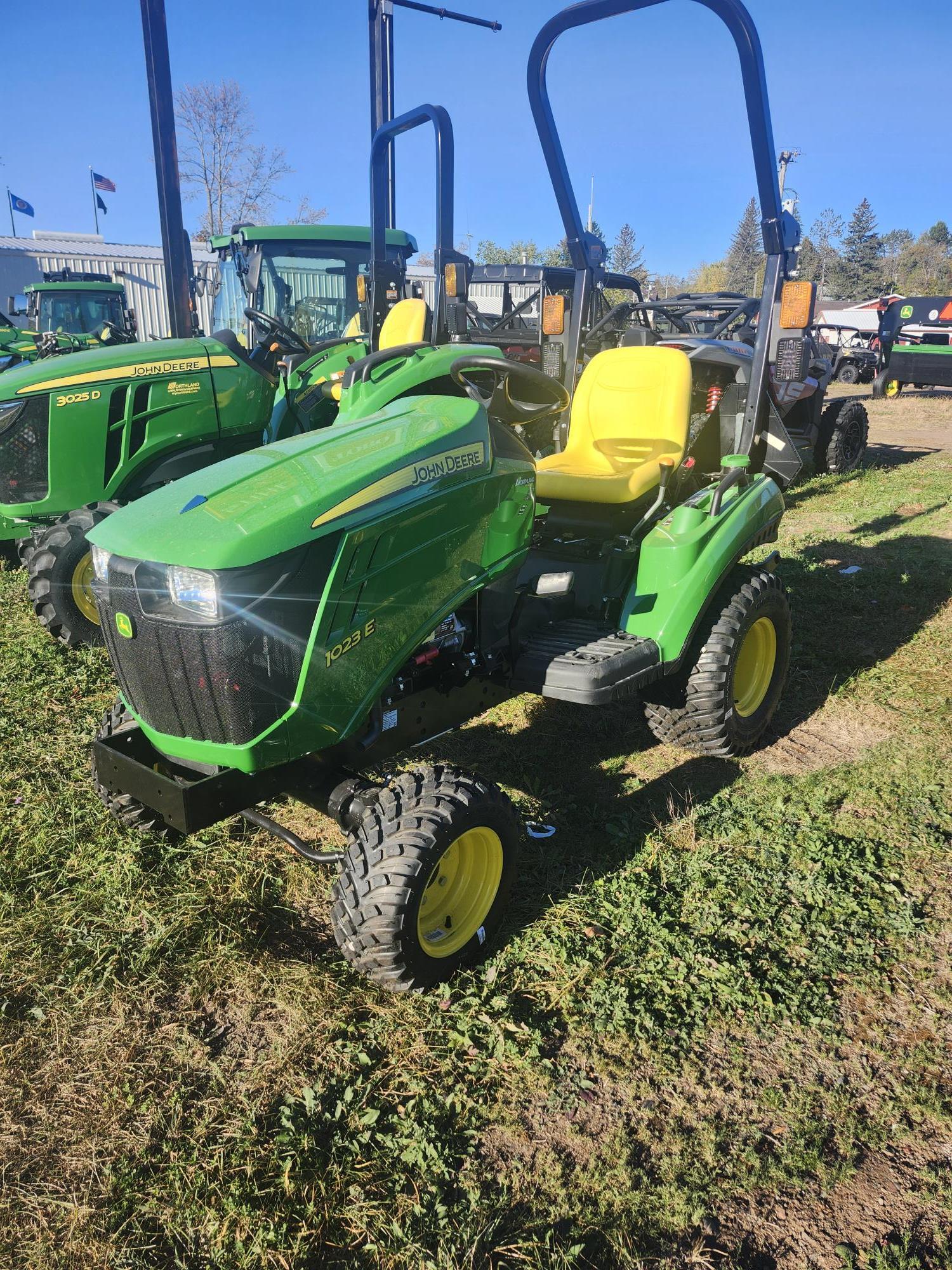 2024 John Deere 1023E Sub-Compact Utility Tractor (15 PTO hp)