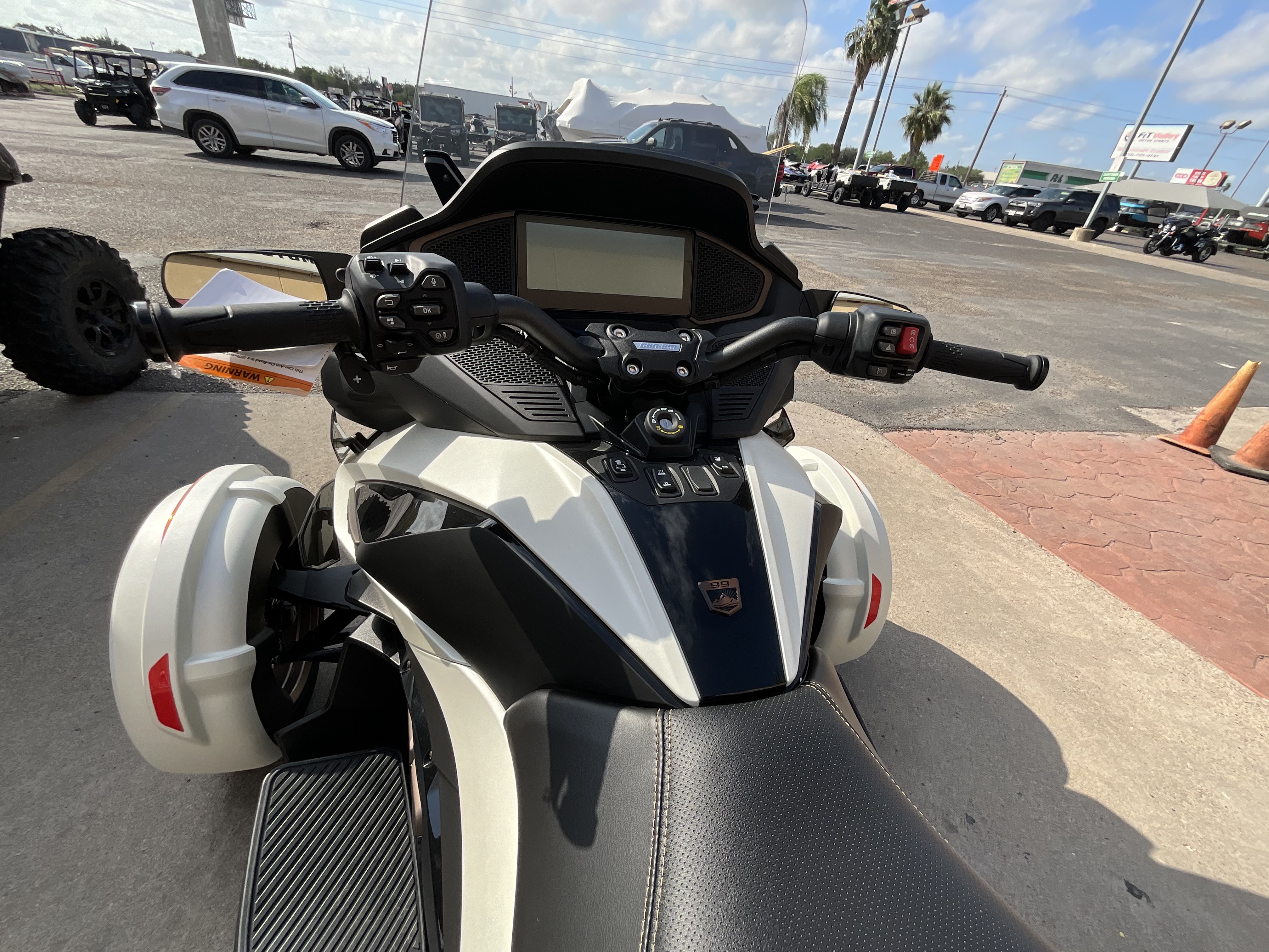 2024 Can-Am SPYDER RT STS 1330 SE6 WH SE - Photo 6