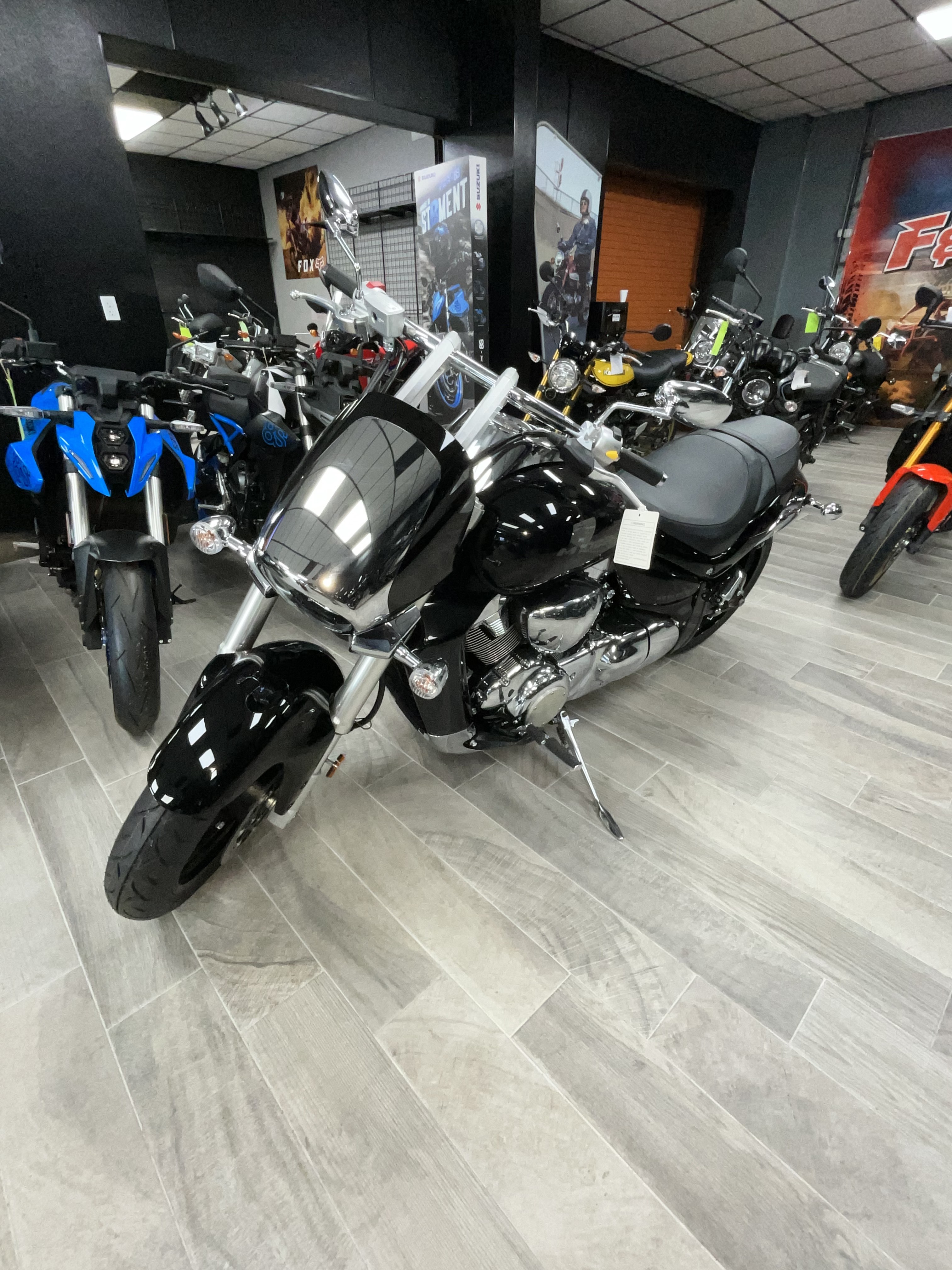 2025 Suzuki Boulevard M109R - Photo 6