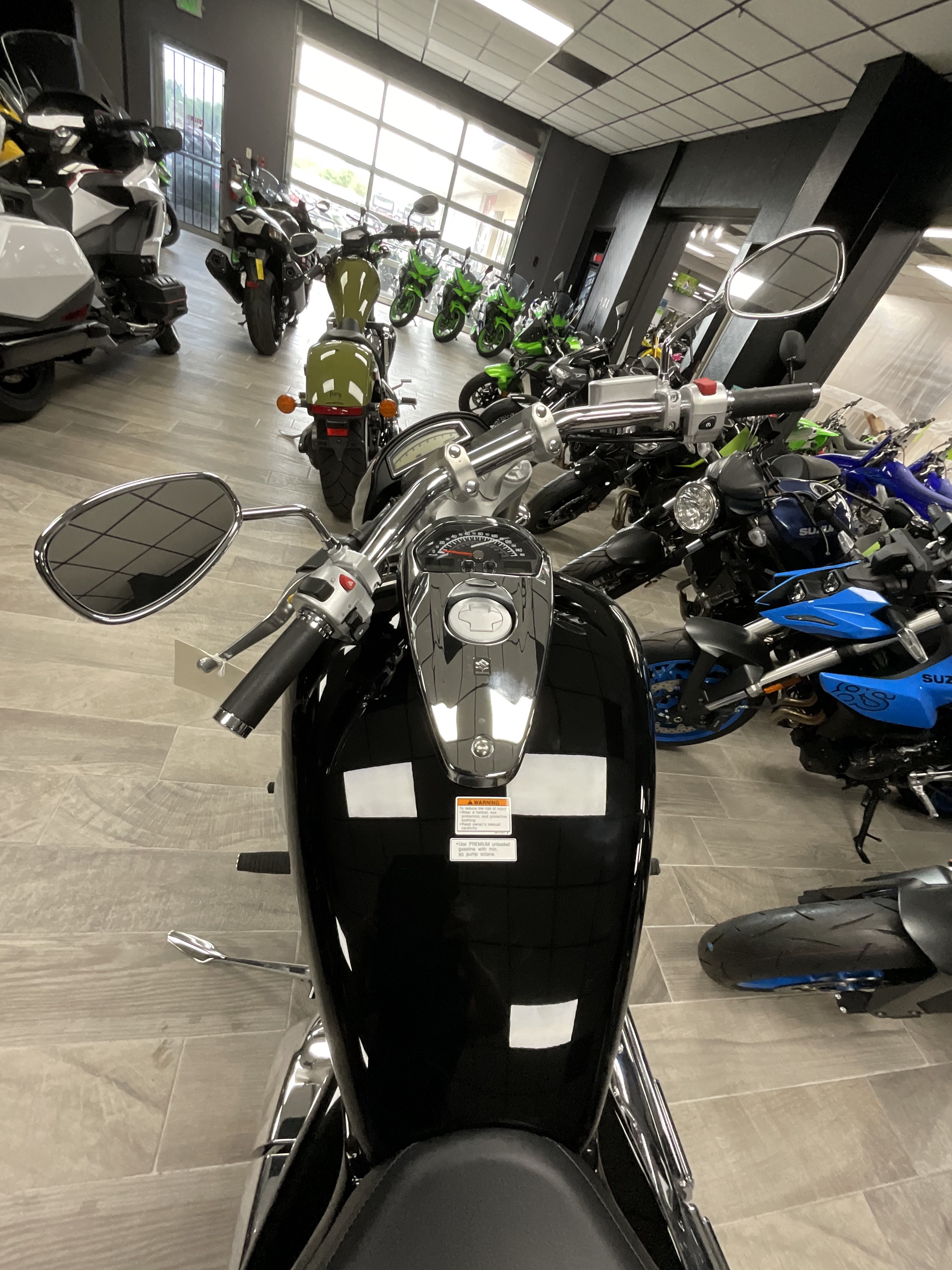 2025 Suzuki Boulevard M109R - Photo 8
