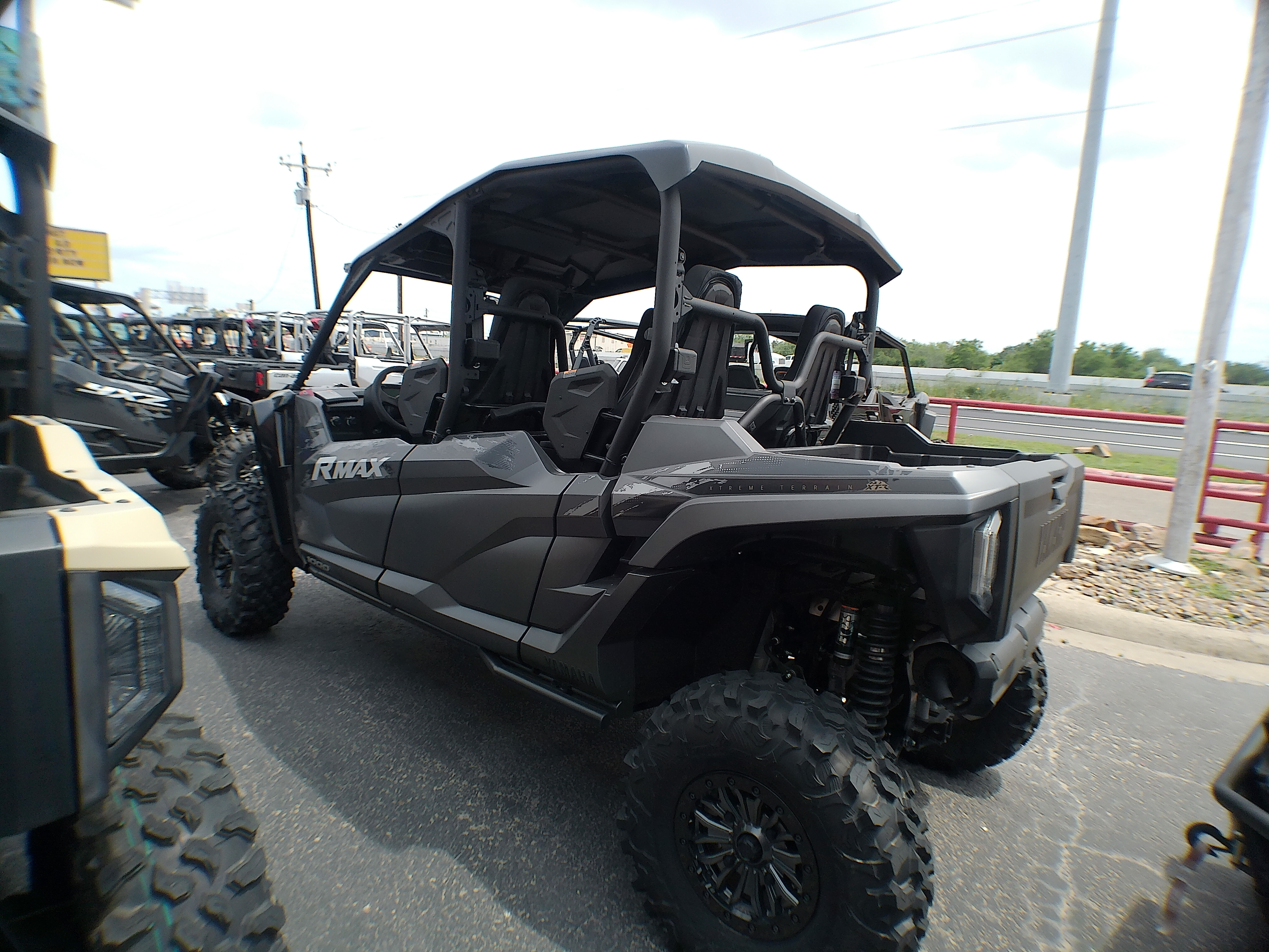 2025 Yamaha Wolverine RMAX4 1000 XT-R - Photo 5