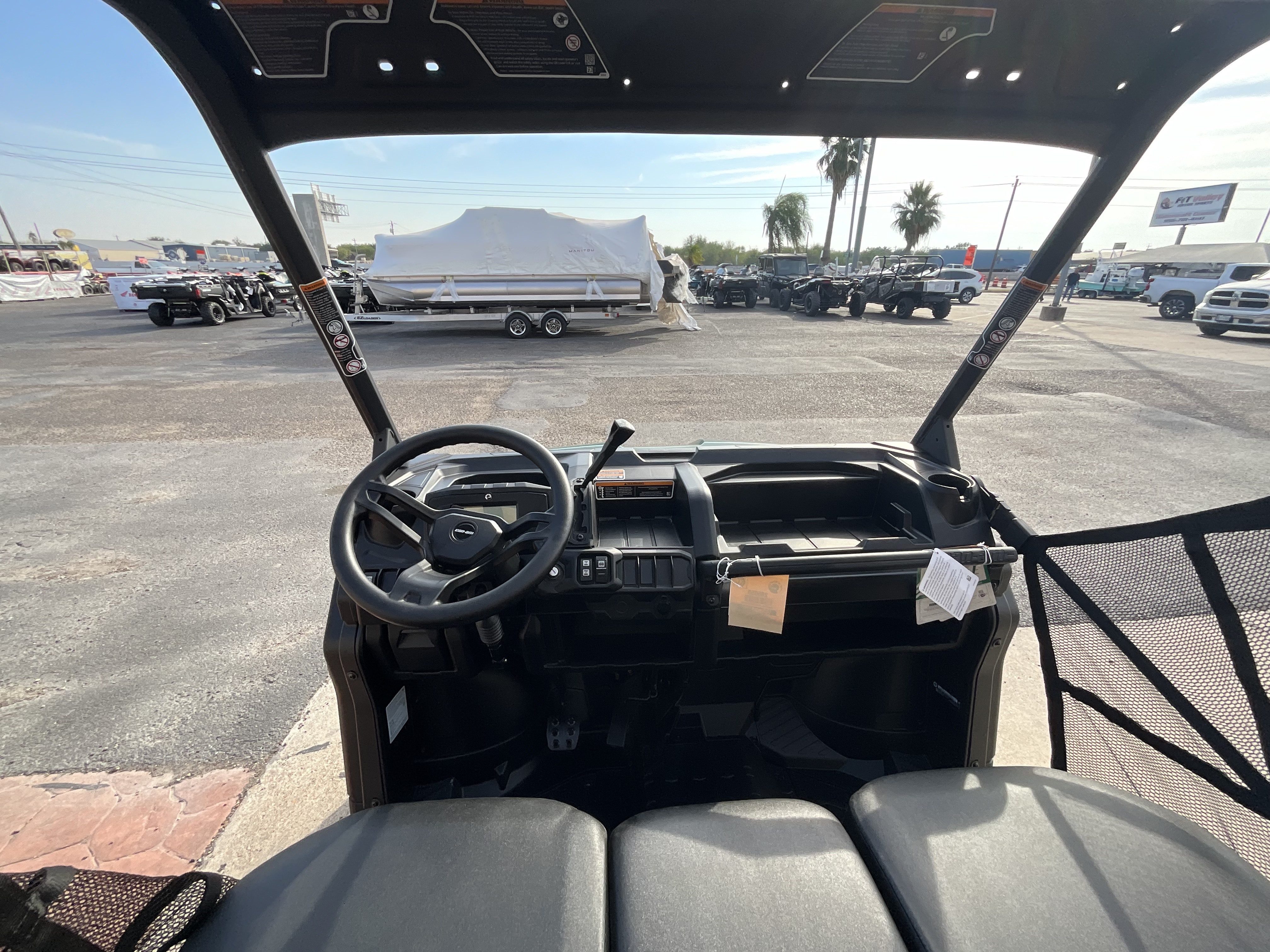 2025 Can-Am DEF MAX DPS 62 HD7 - Photo 6