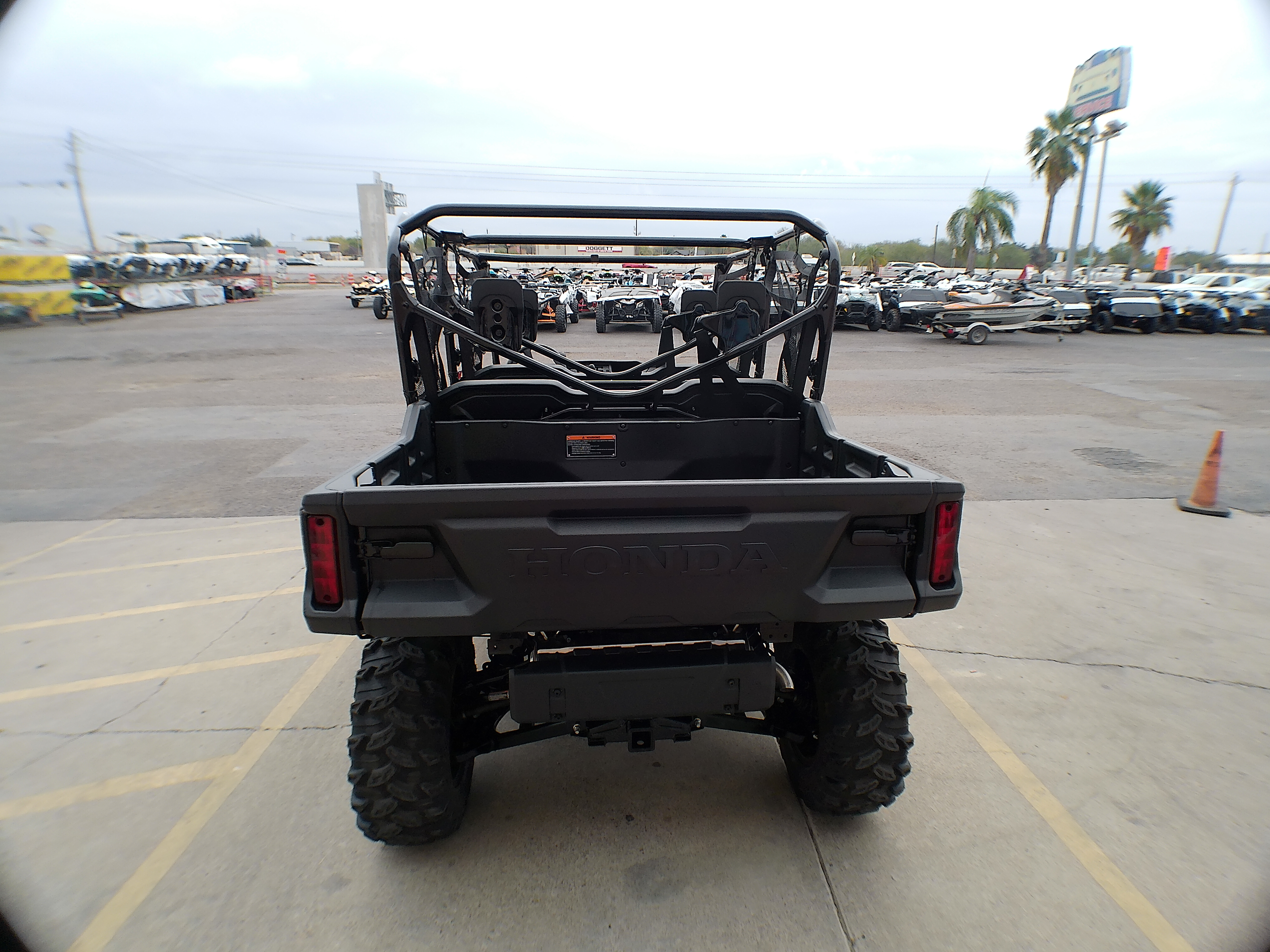 2025 Honda Pioneer 1000-6 Crew Deluxe - Photo 7