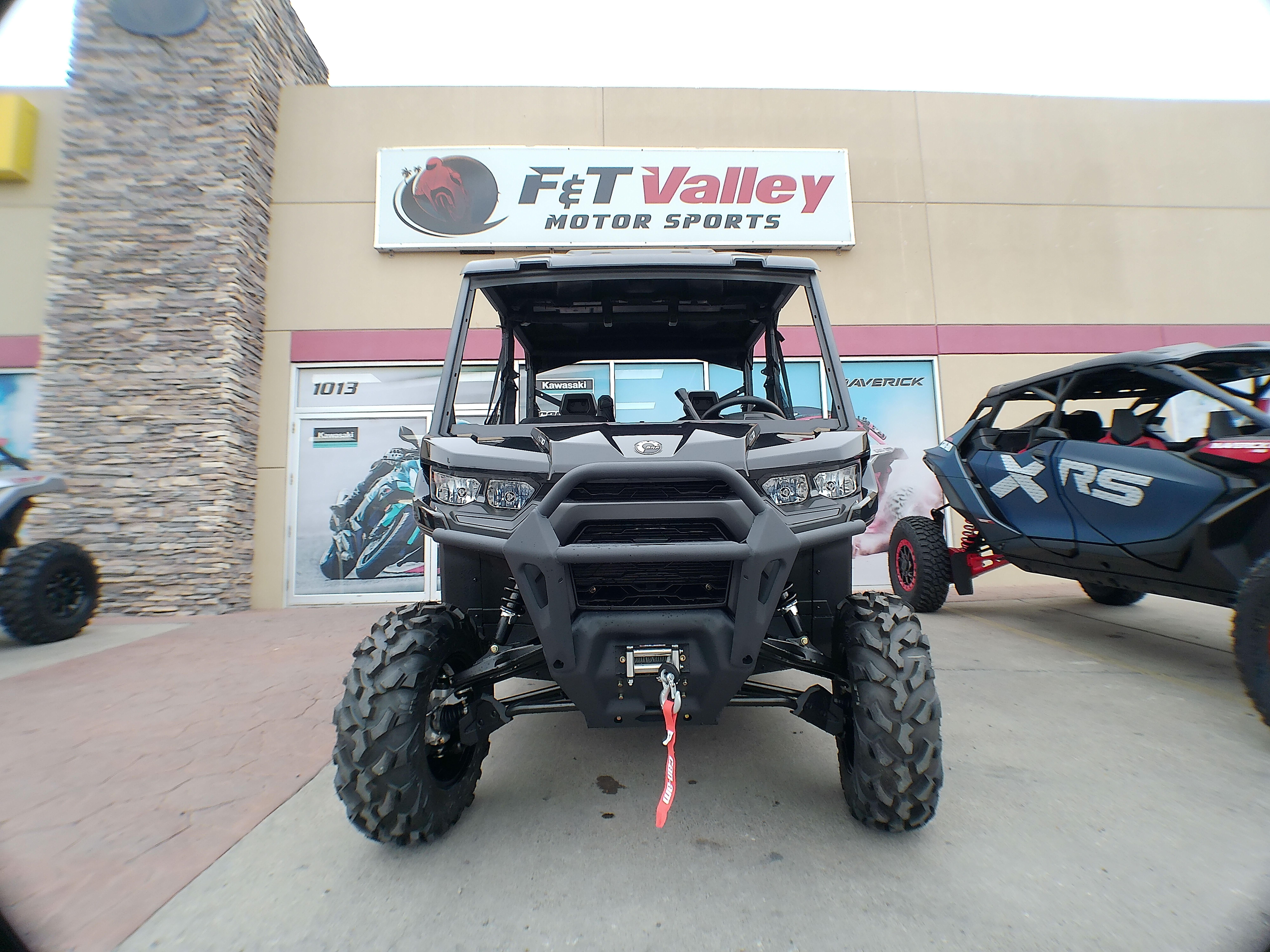 2025 Can-Am DEF MAX XT 64 HD10 - Photo 8