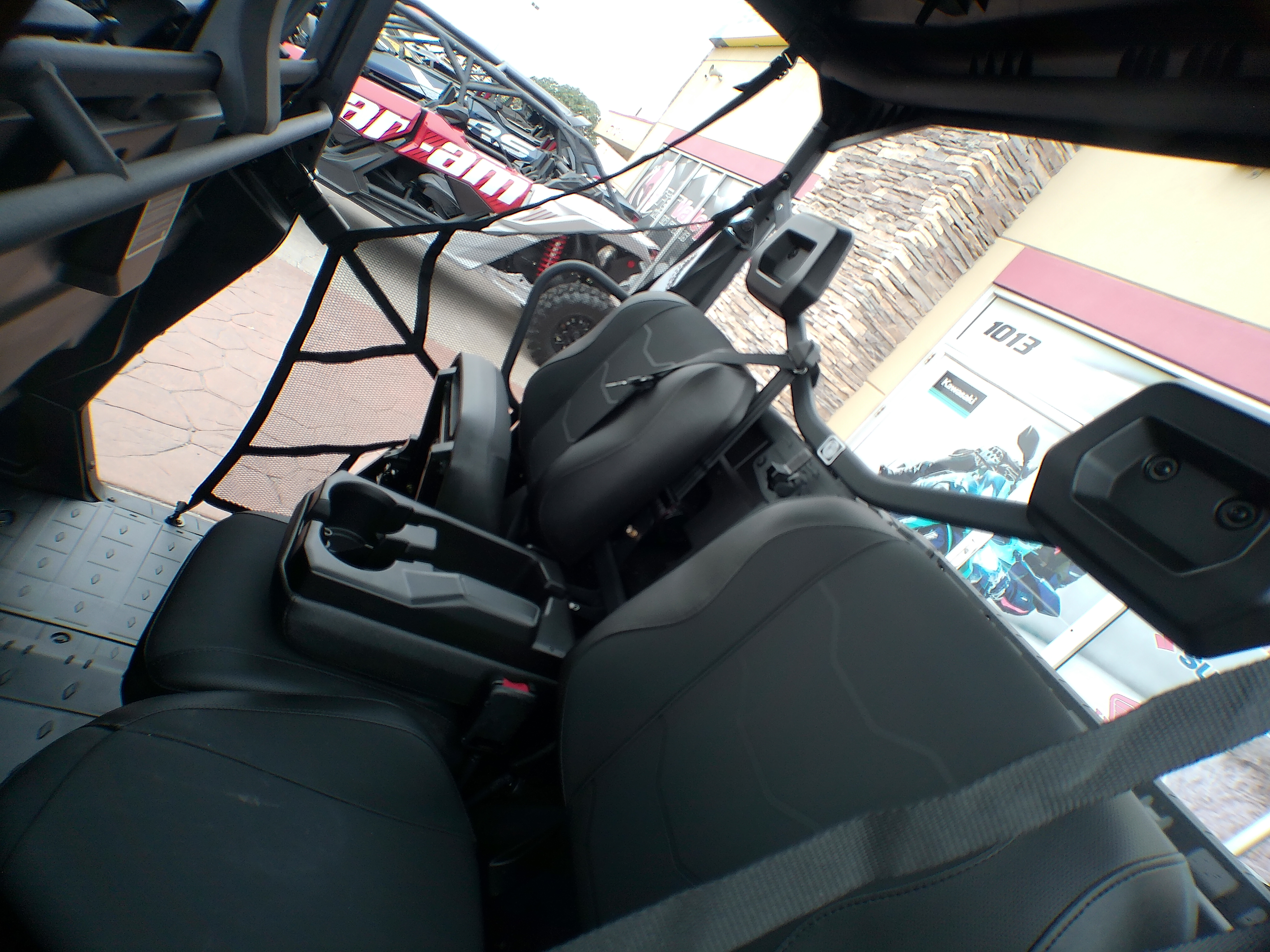 2025 Can-Am DEF MAX XT 64 HD10 - Photo 5