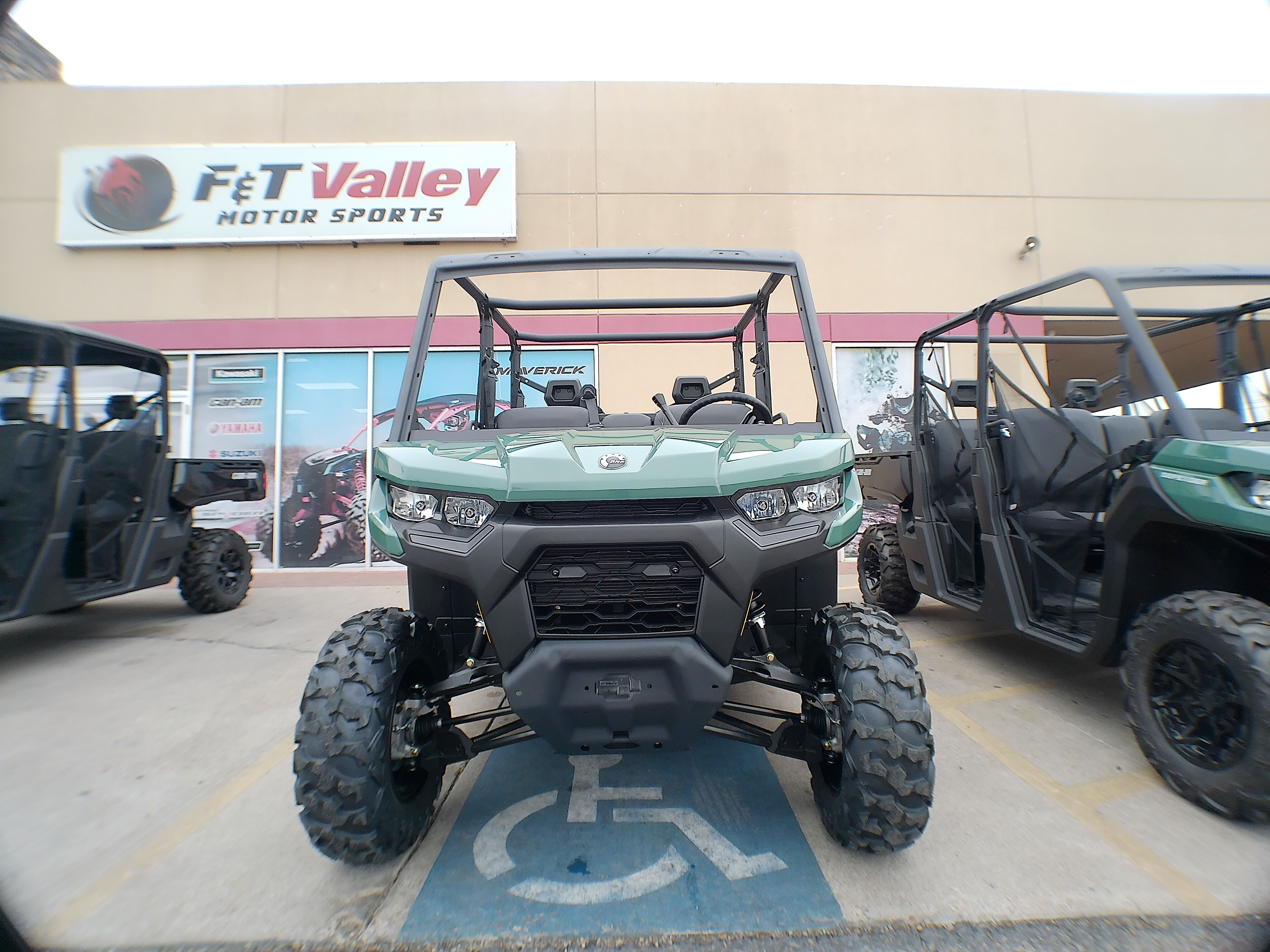 2025 Can-Am DEF MAX BASE 62 - Photo 5