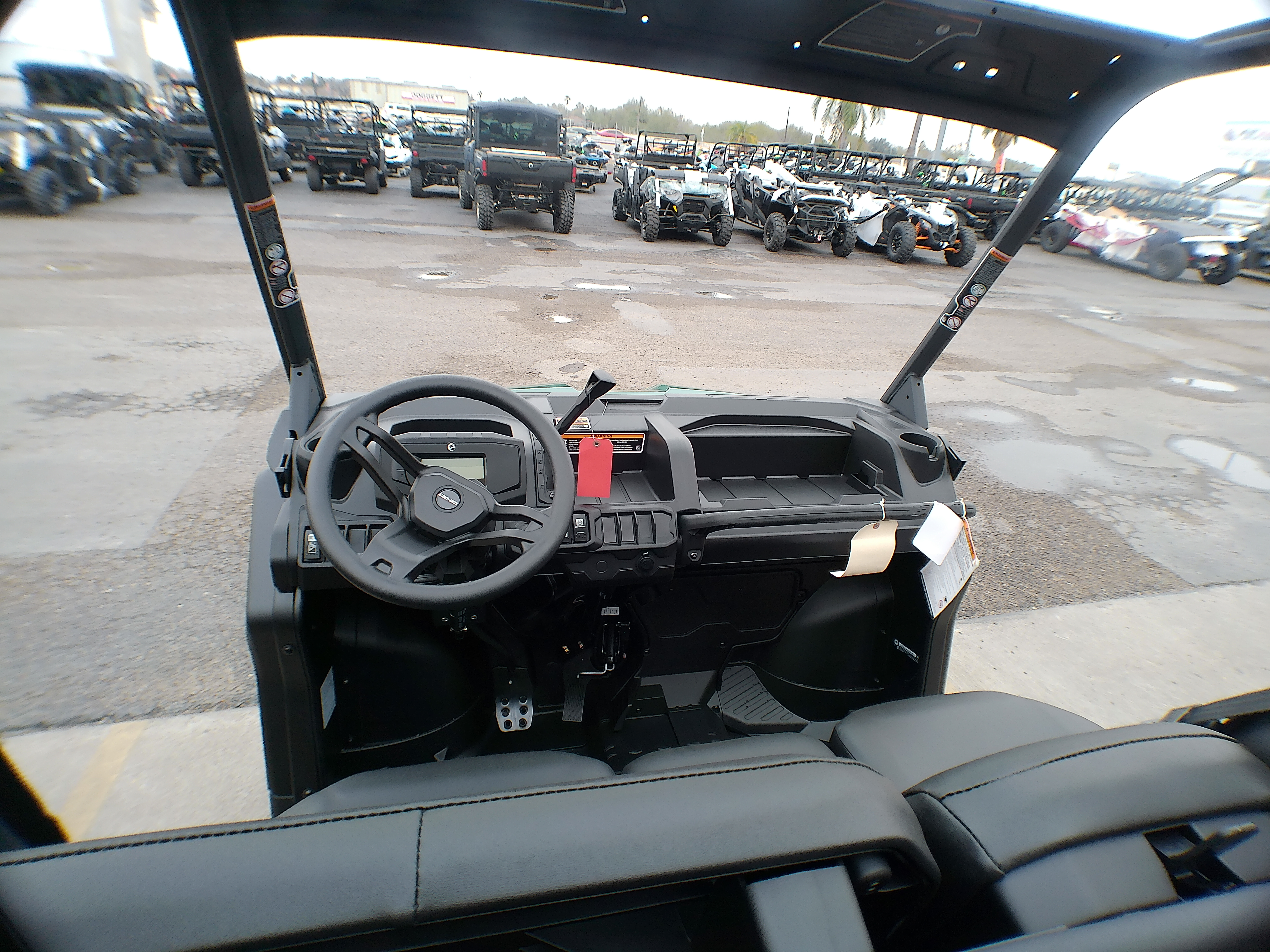 2025 Can-Am DEF MAX BASE 62 - Photo 7