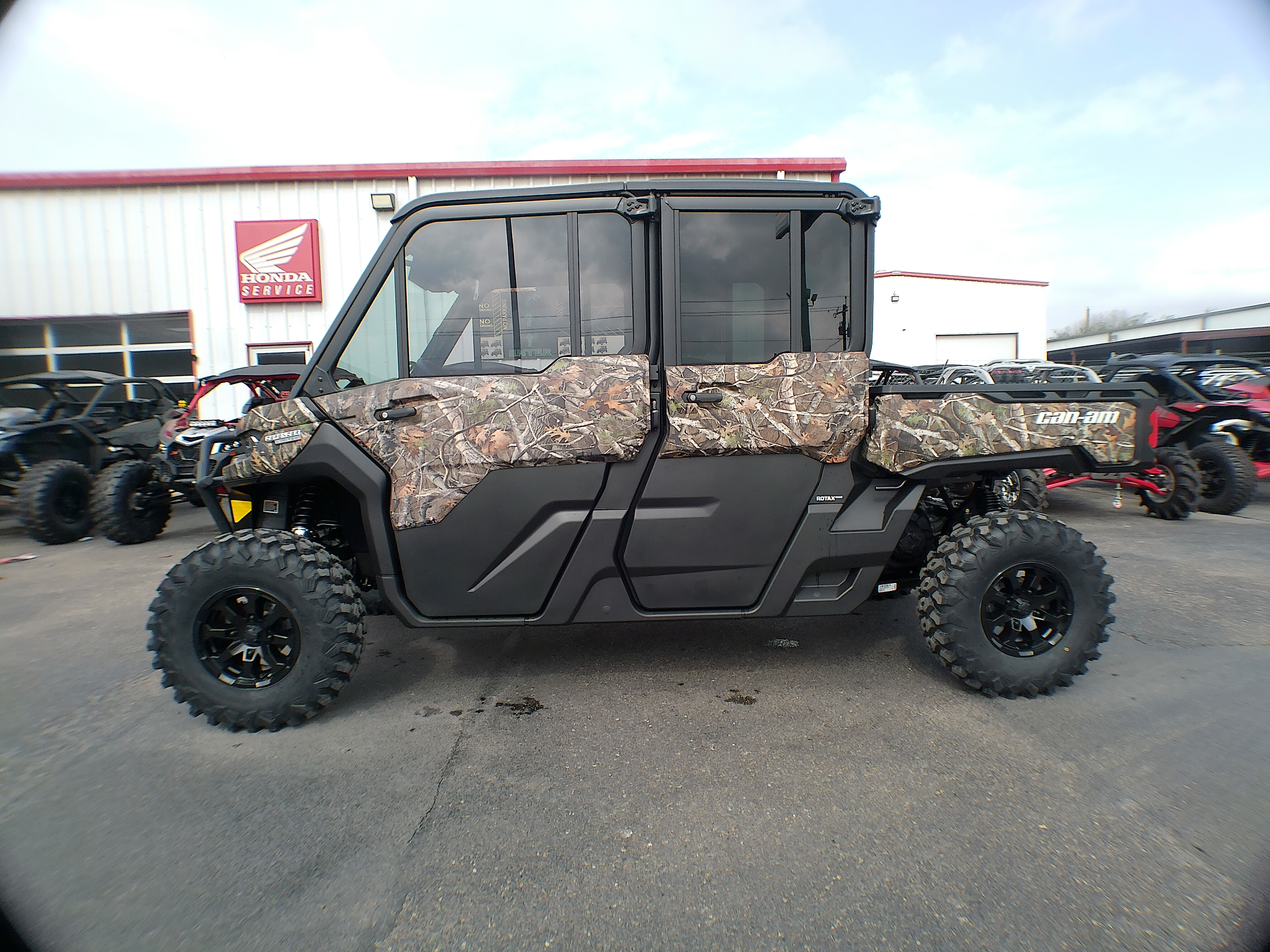 2025 Can-Am DEF MAX LTD 65 HD10 - Photo 8