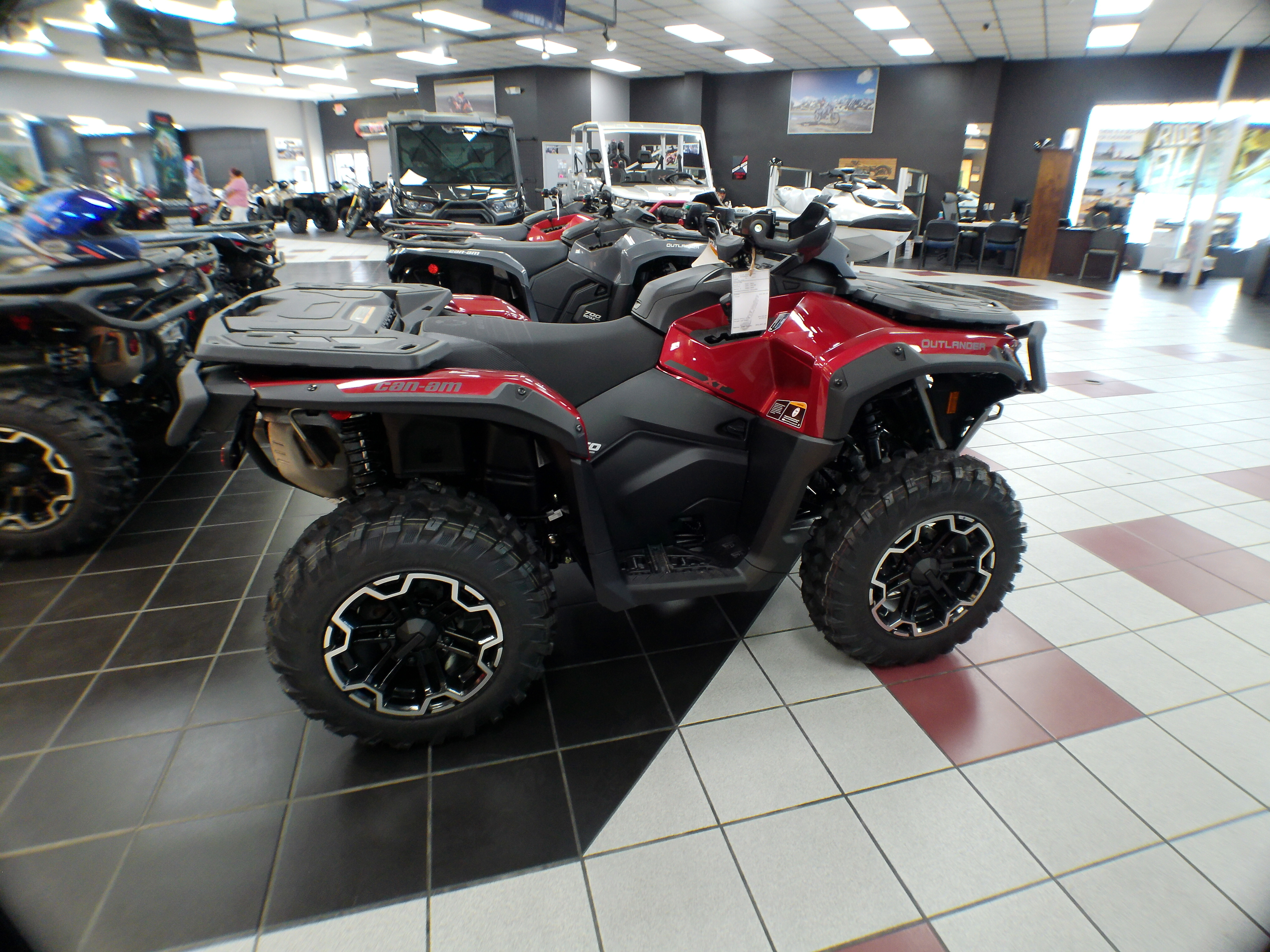 2025 Can-Am OUTL XT 850 - Photo 7