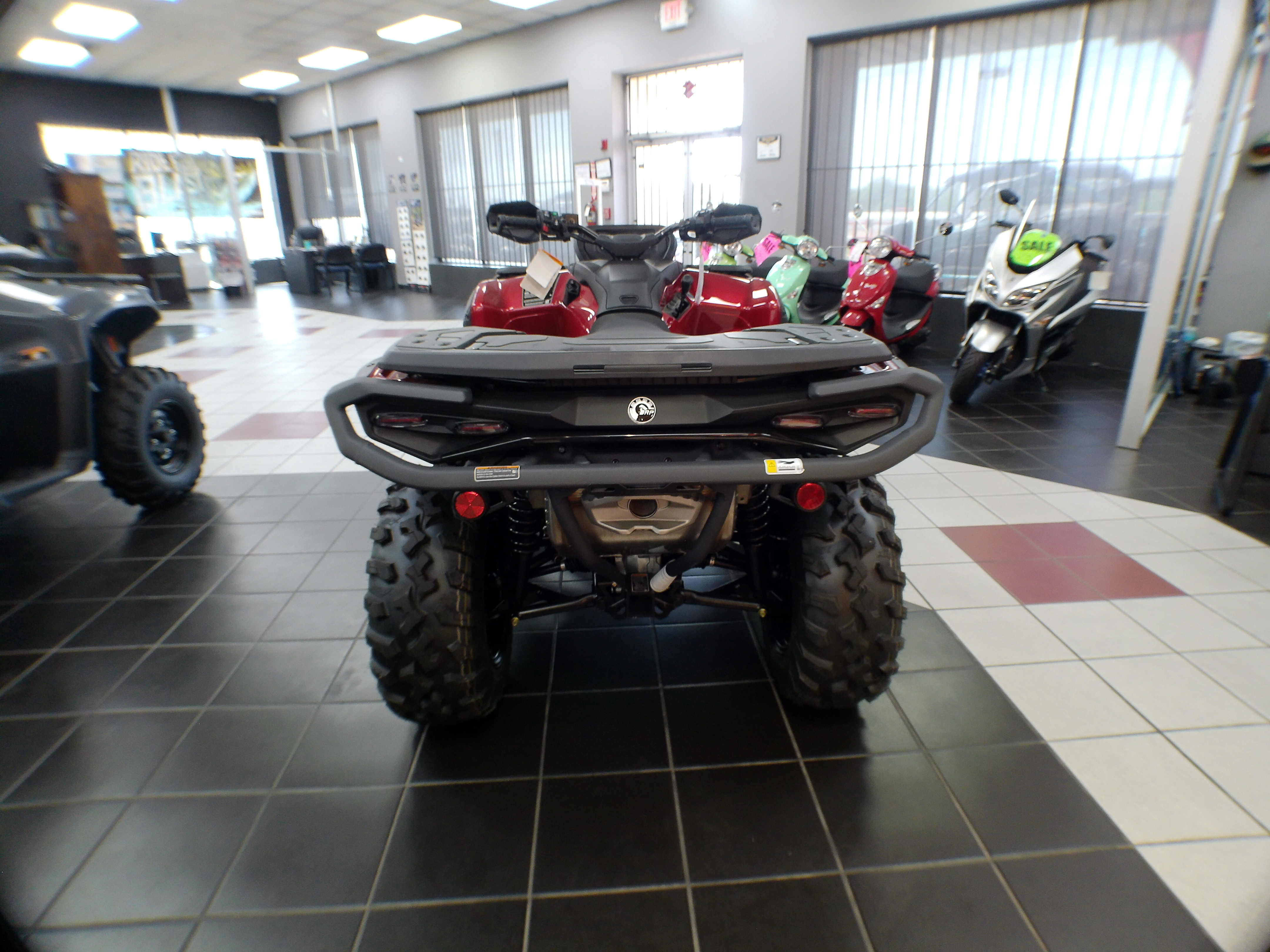 2025 Can-Am OUTL XT 850 - Photo 2