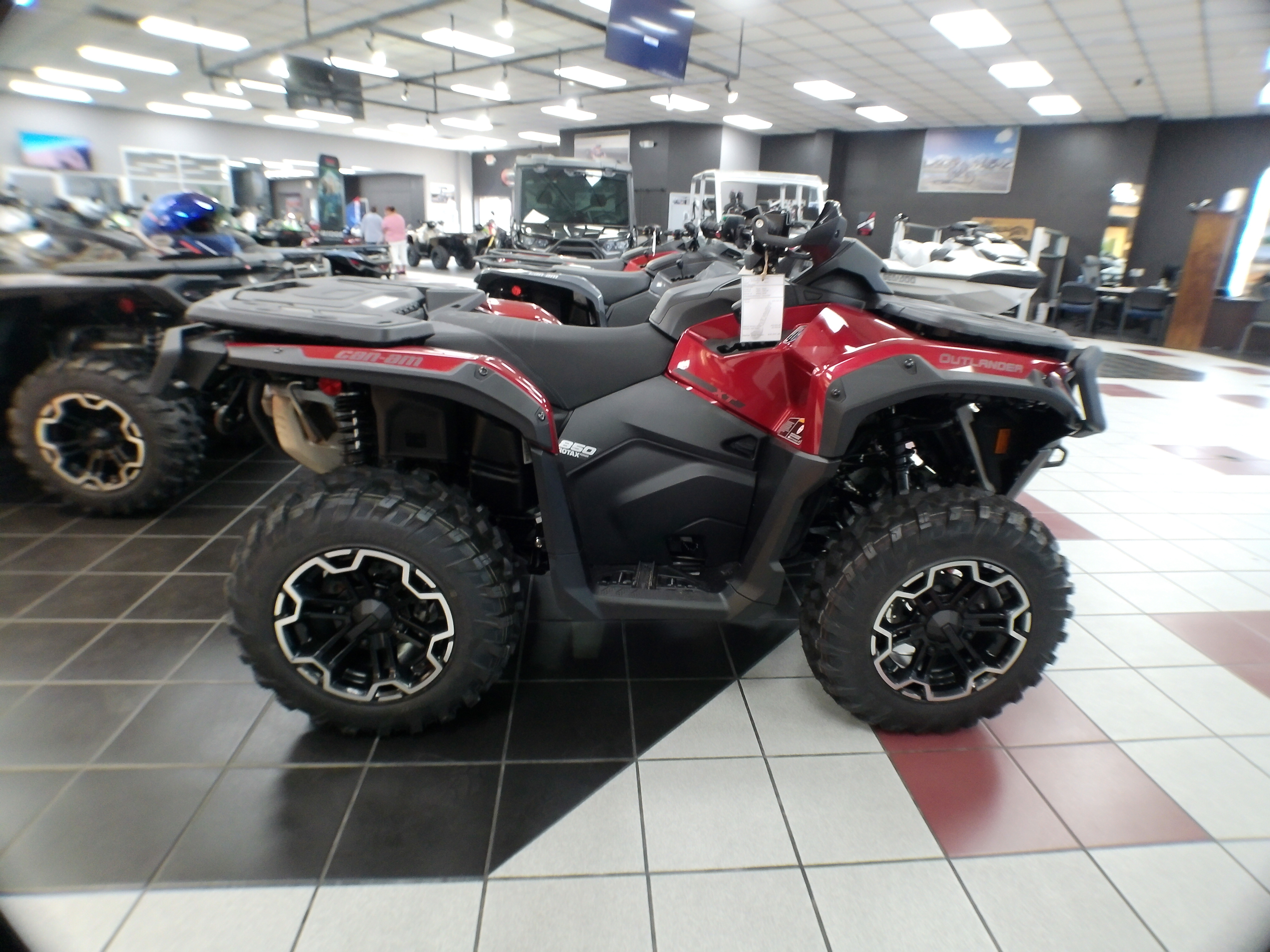 2025 Can-Am OUTL XT 850 - Photo 3