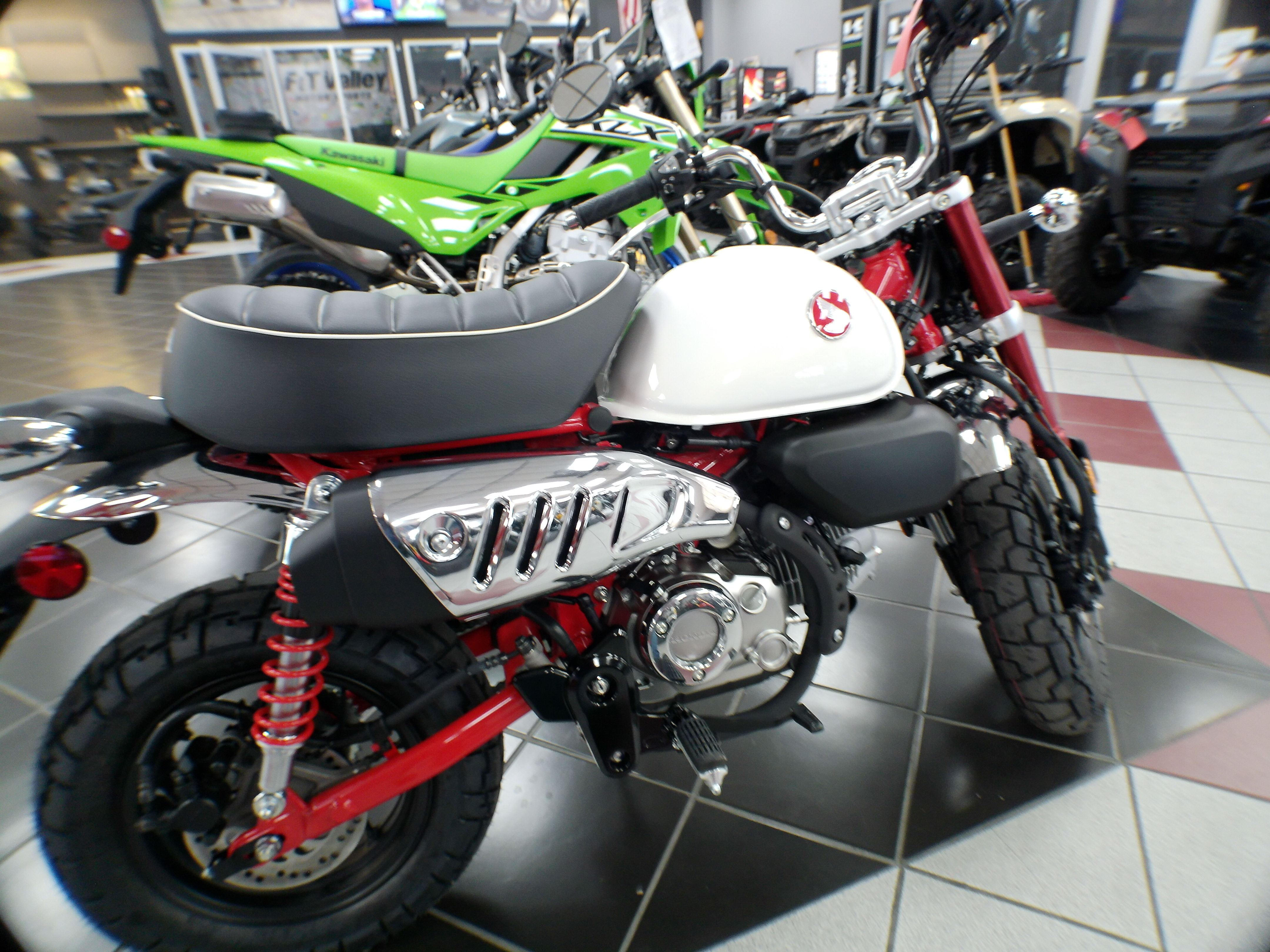 2025 Honda Monkey ABS - Photo 9