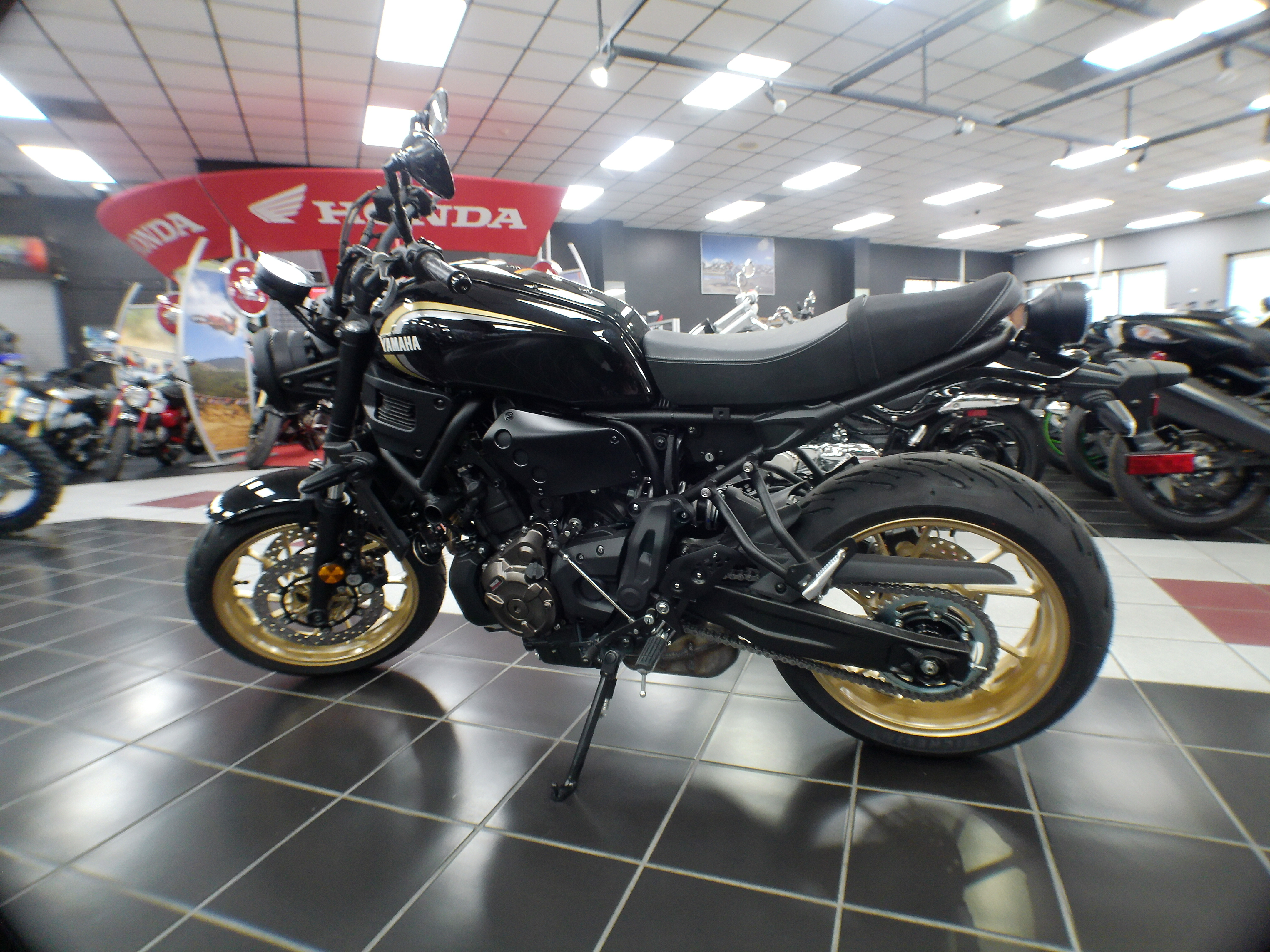 2025 Yamaha XSR700 - Photo 10