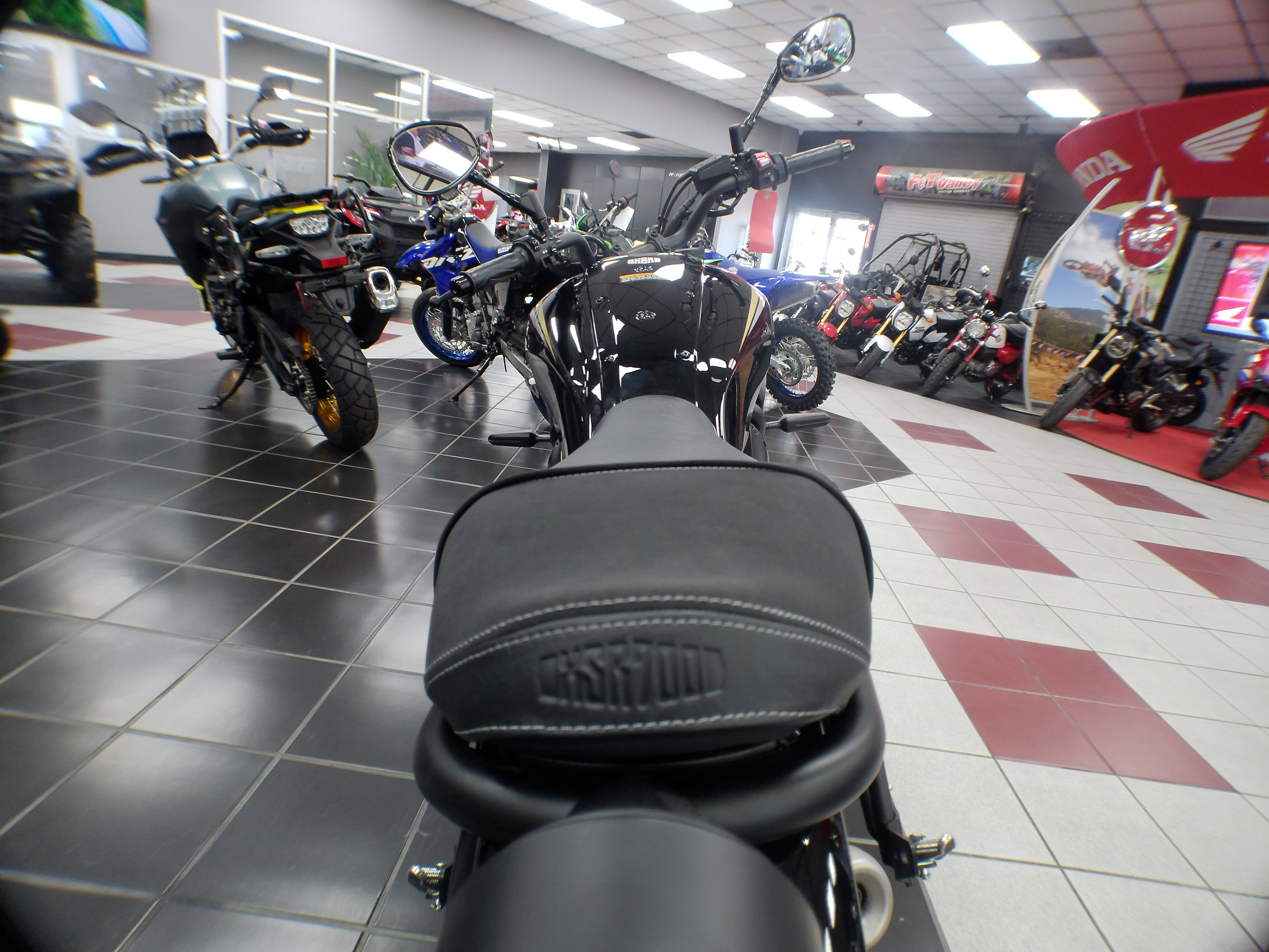 2025 Yamaha XSR700 - Photo 9