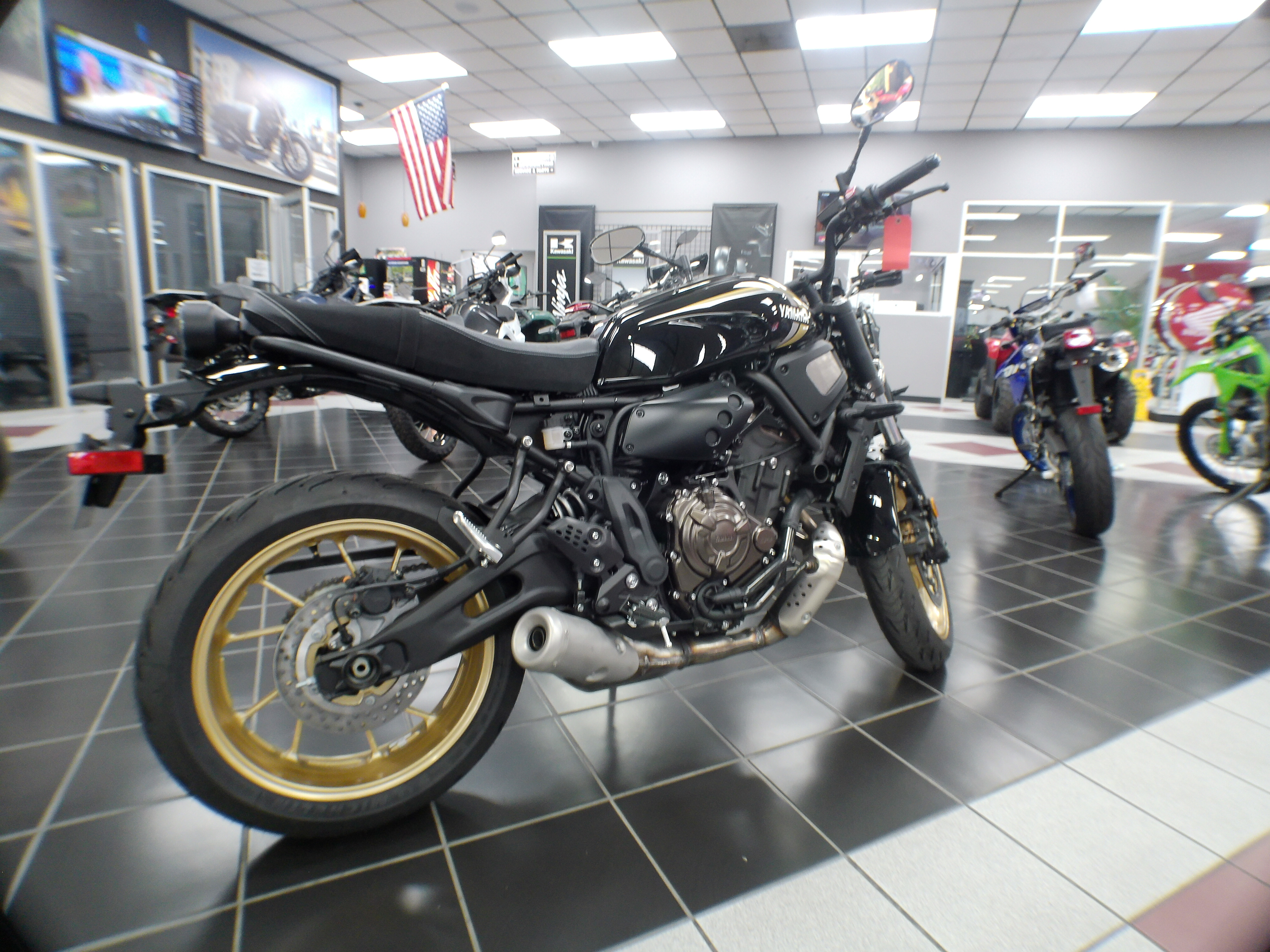 2025 Yamaha XSR700 - Photo 11