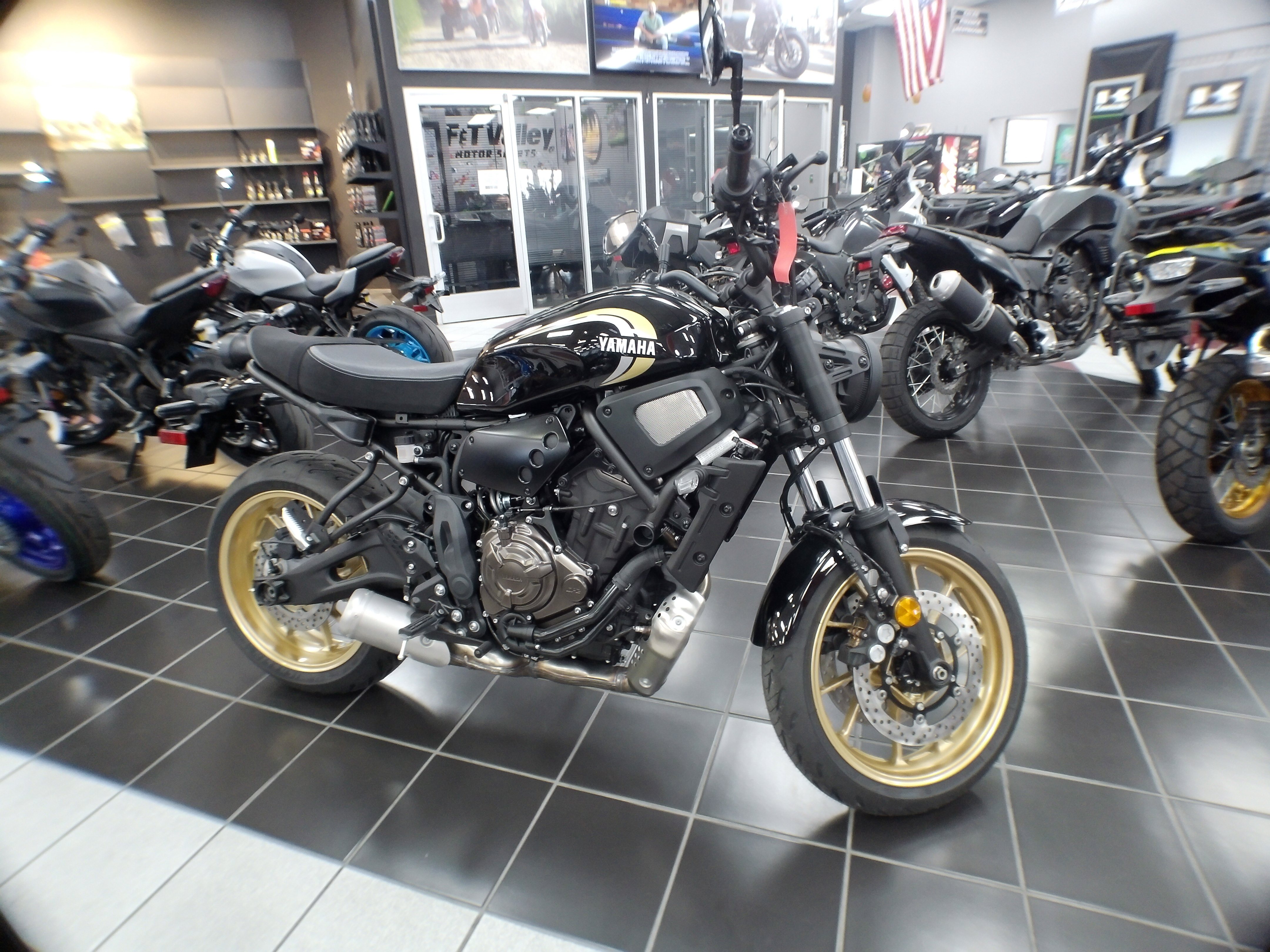 2025 Yamaha XSR700 - Photo 7