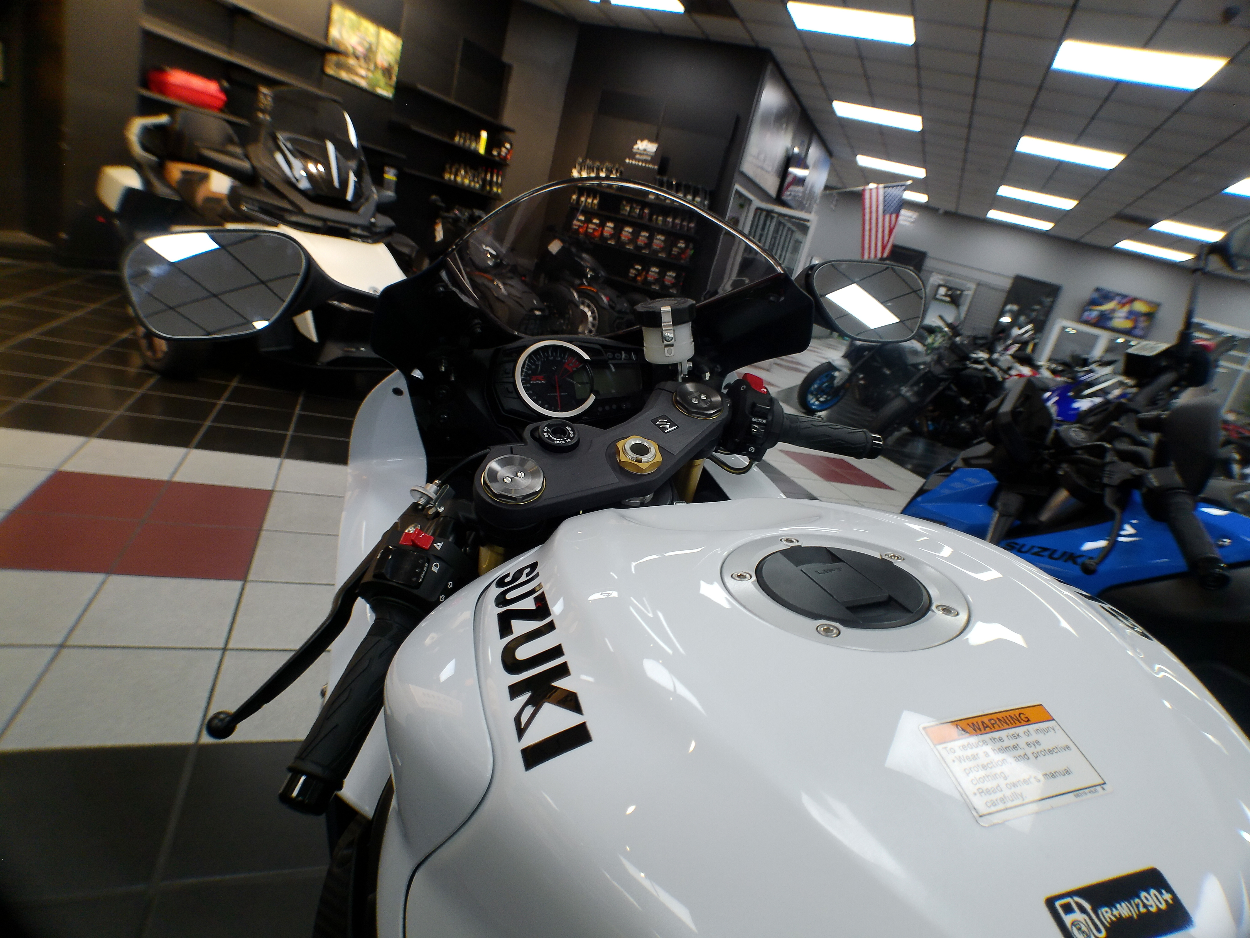 2025 Suzuki GSX-R 750 - Photo 17