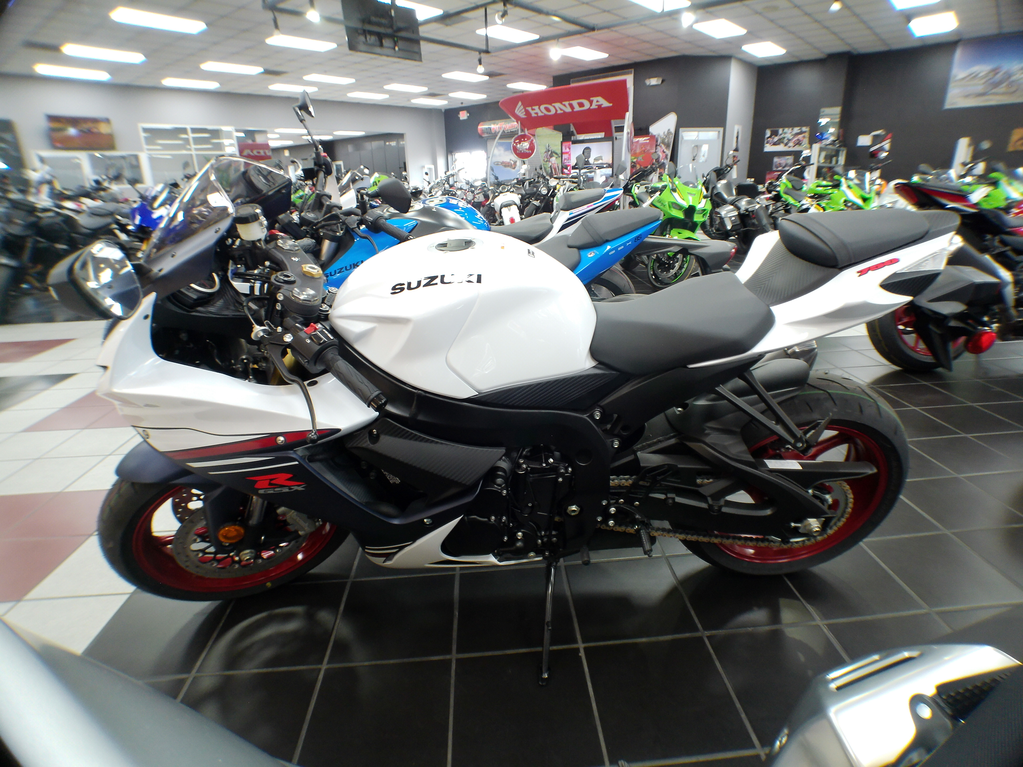 2025 Suzuki GSX-R 750 - Photo 14