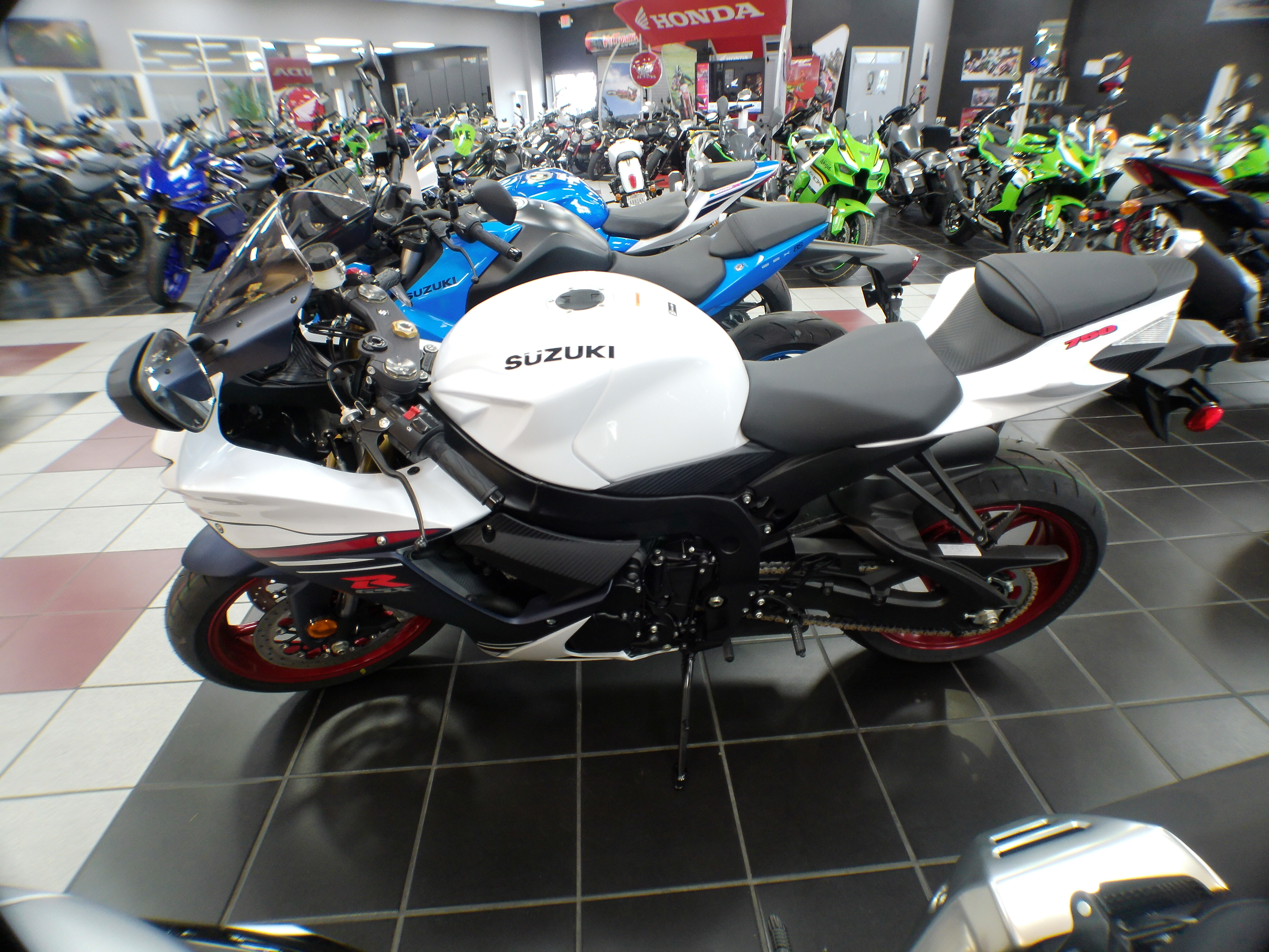 2025 Suzuki GSX-R 750 - Photo 15