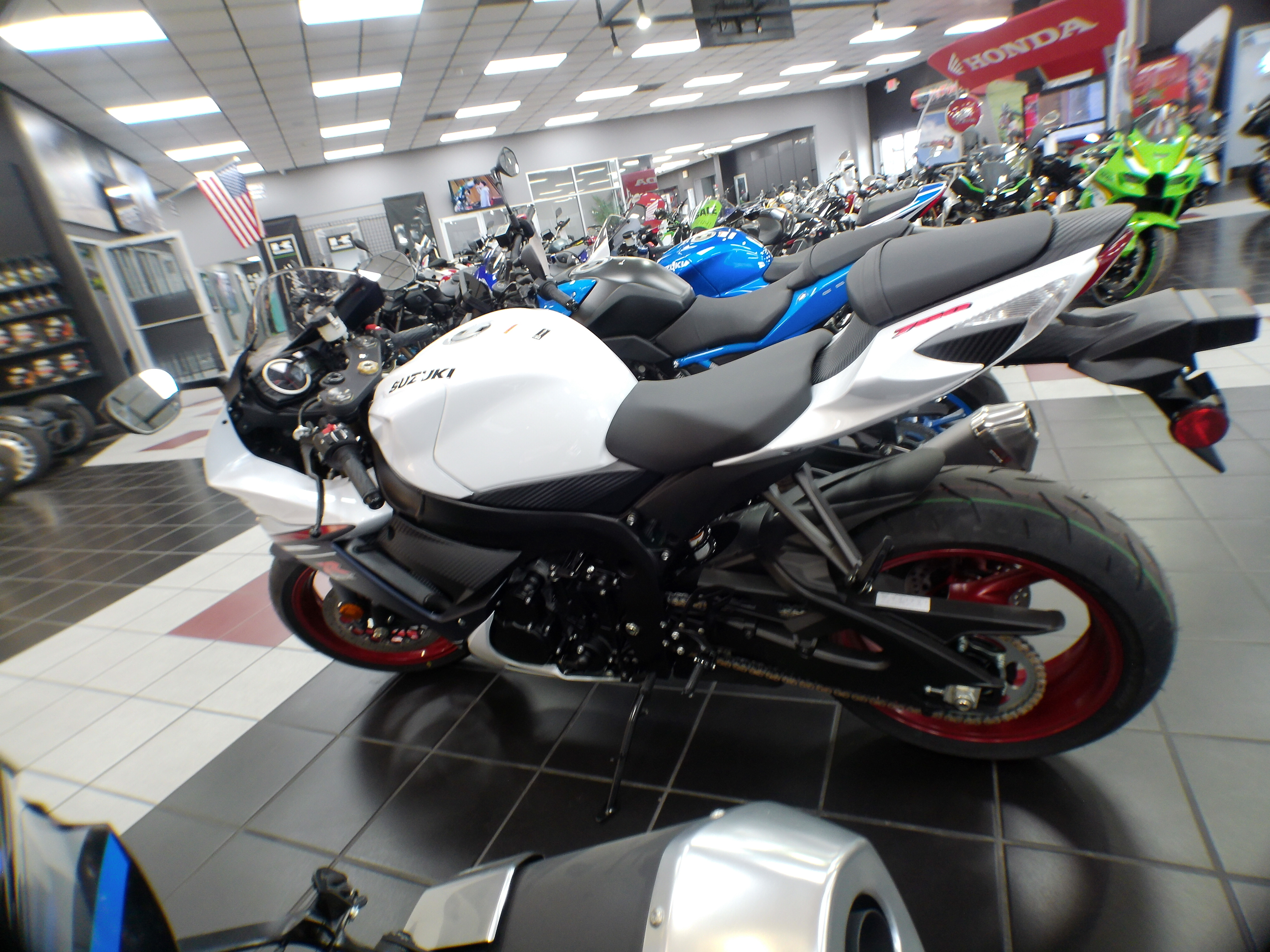 2025 Suzuki GSX-R 750 - Photo 3