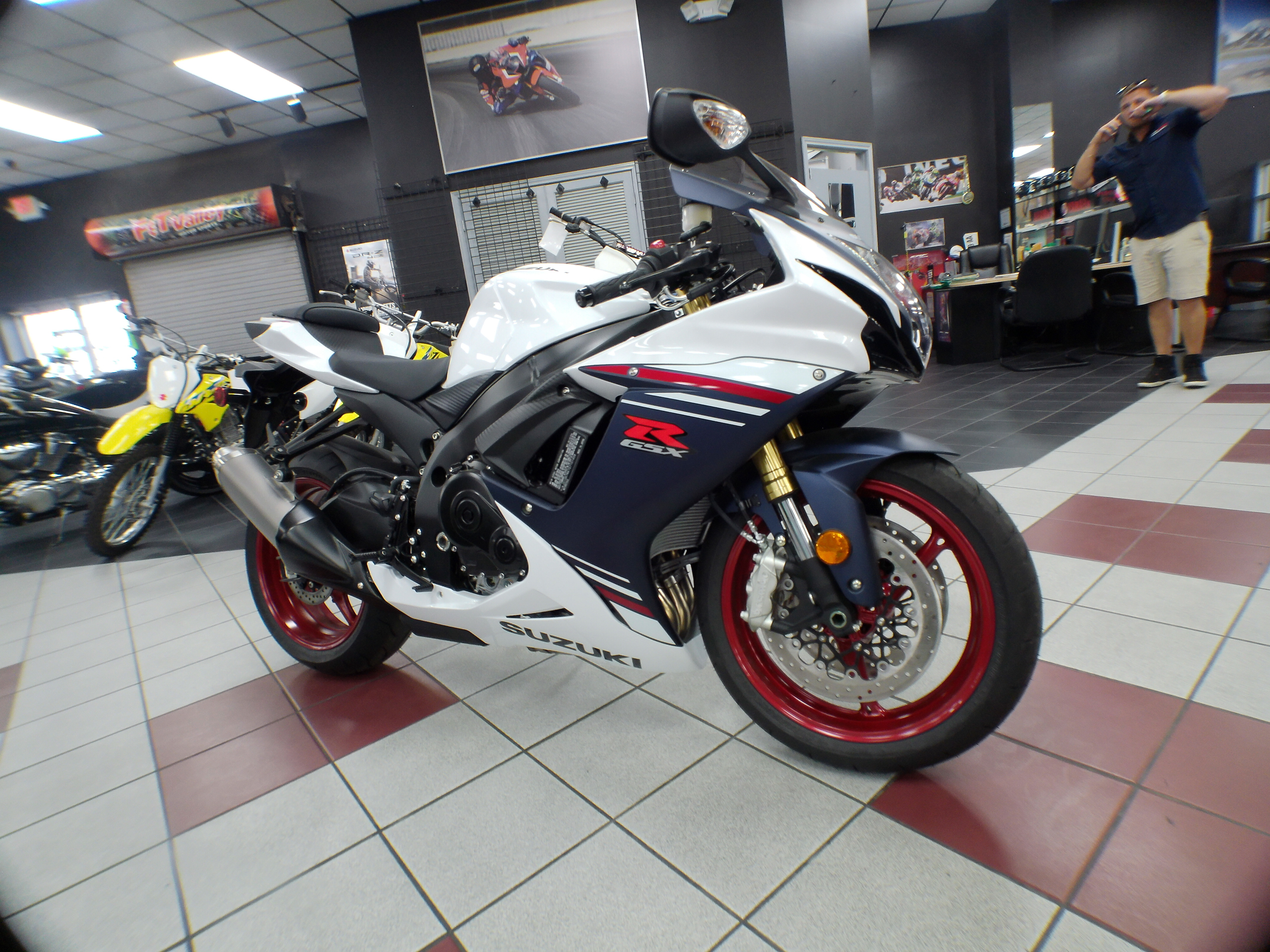 2025 Suzuki GSX-R 750 - Photo 13