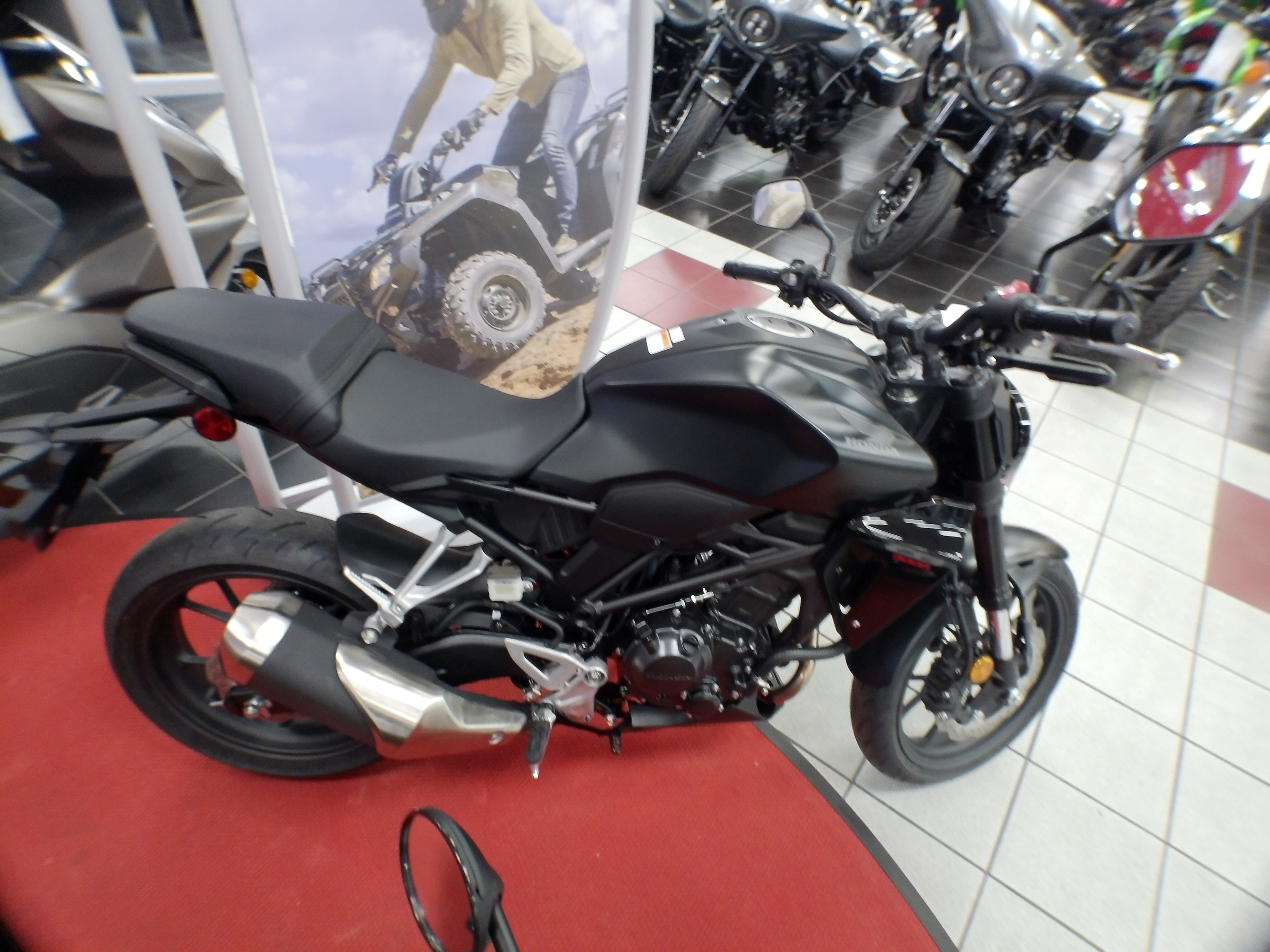 2025 Honda CB300R ABS - Photo 5