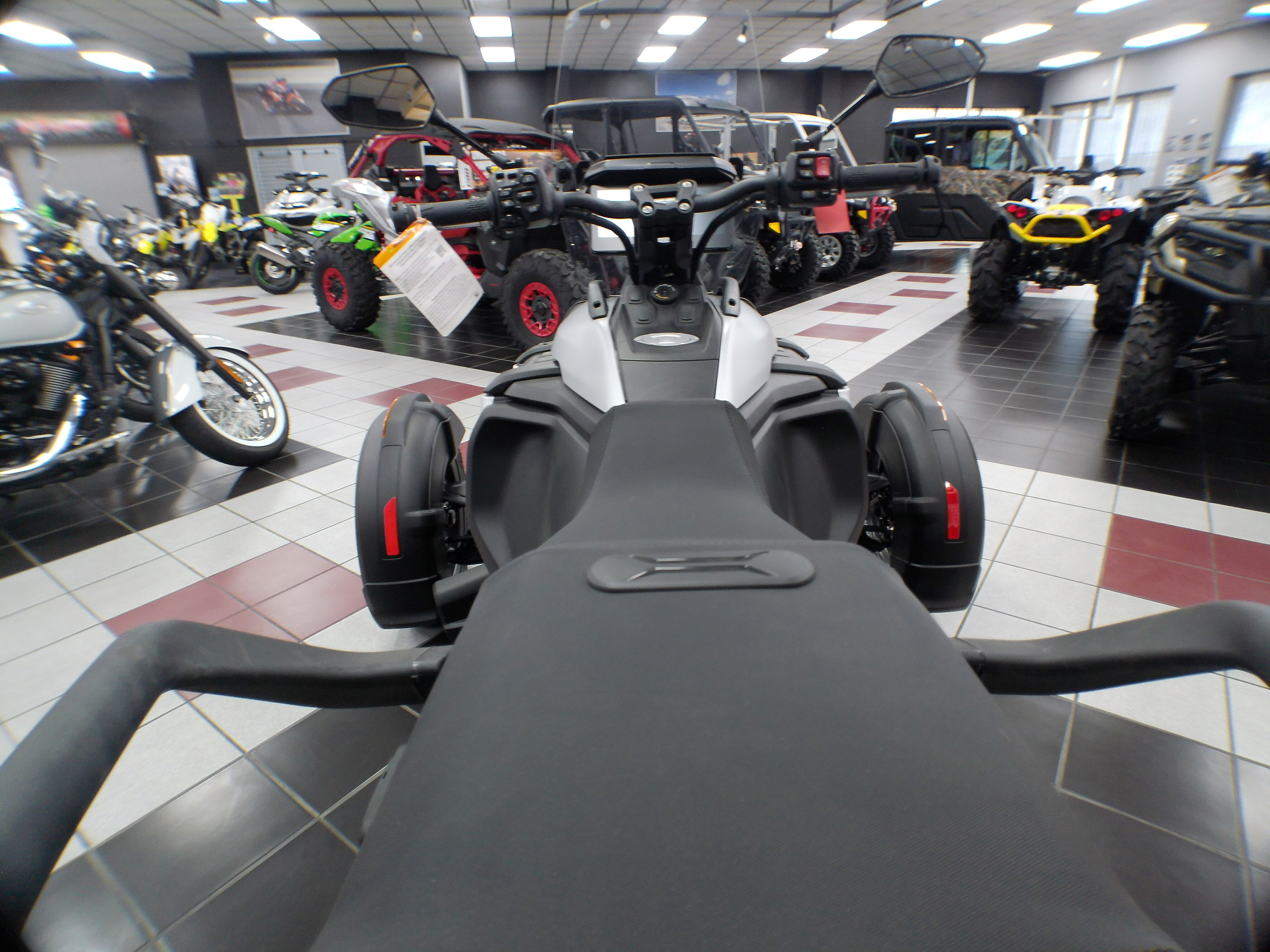 2025 Can-Am RD CANYON SE6 - Photo 4