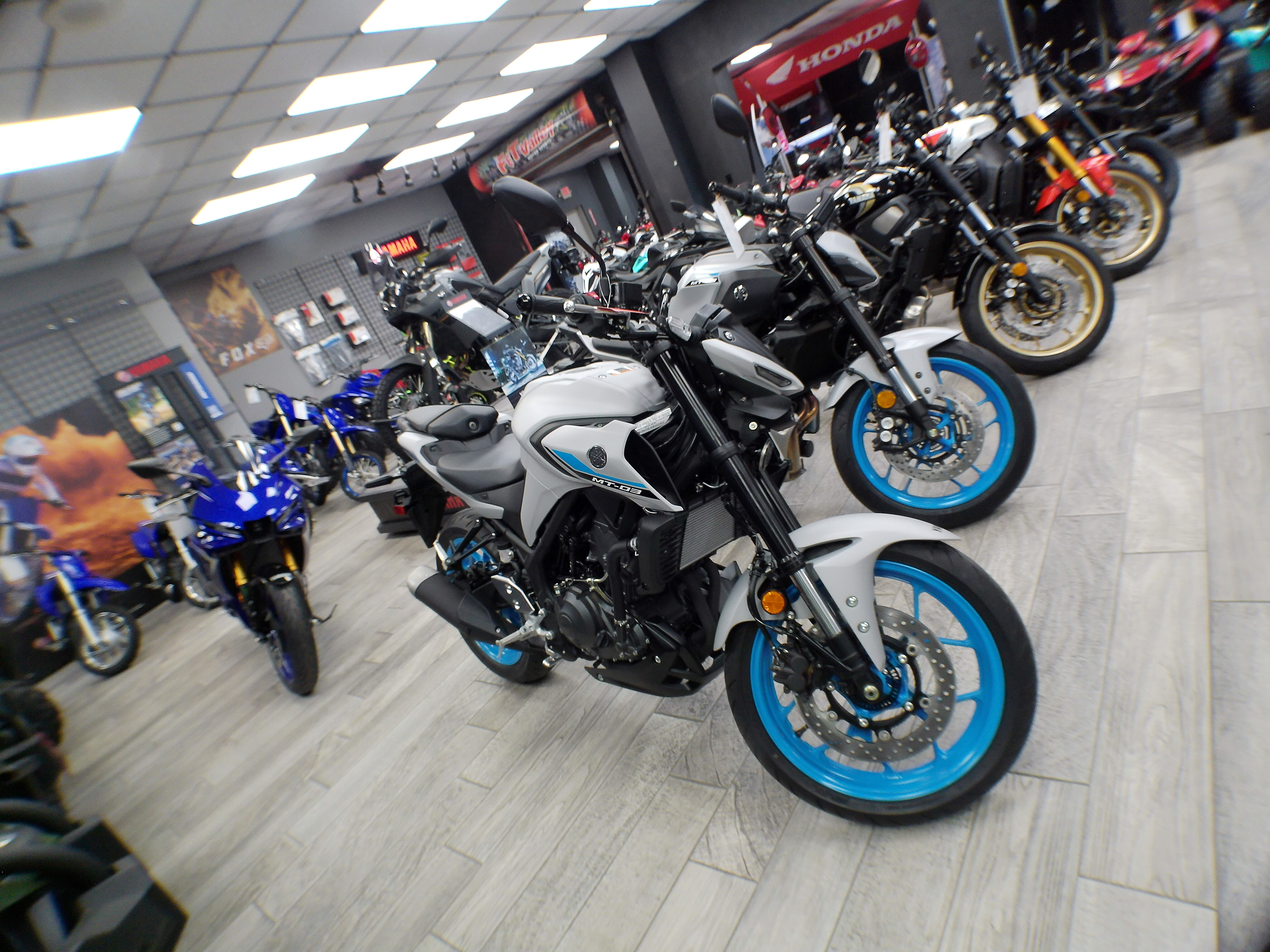 2025 Yamaha MT-03 - Photo 4