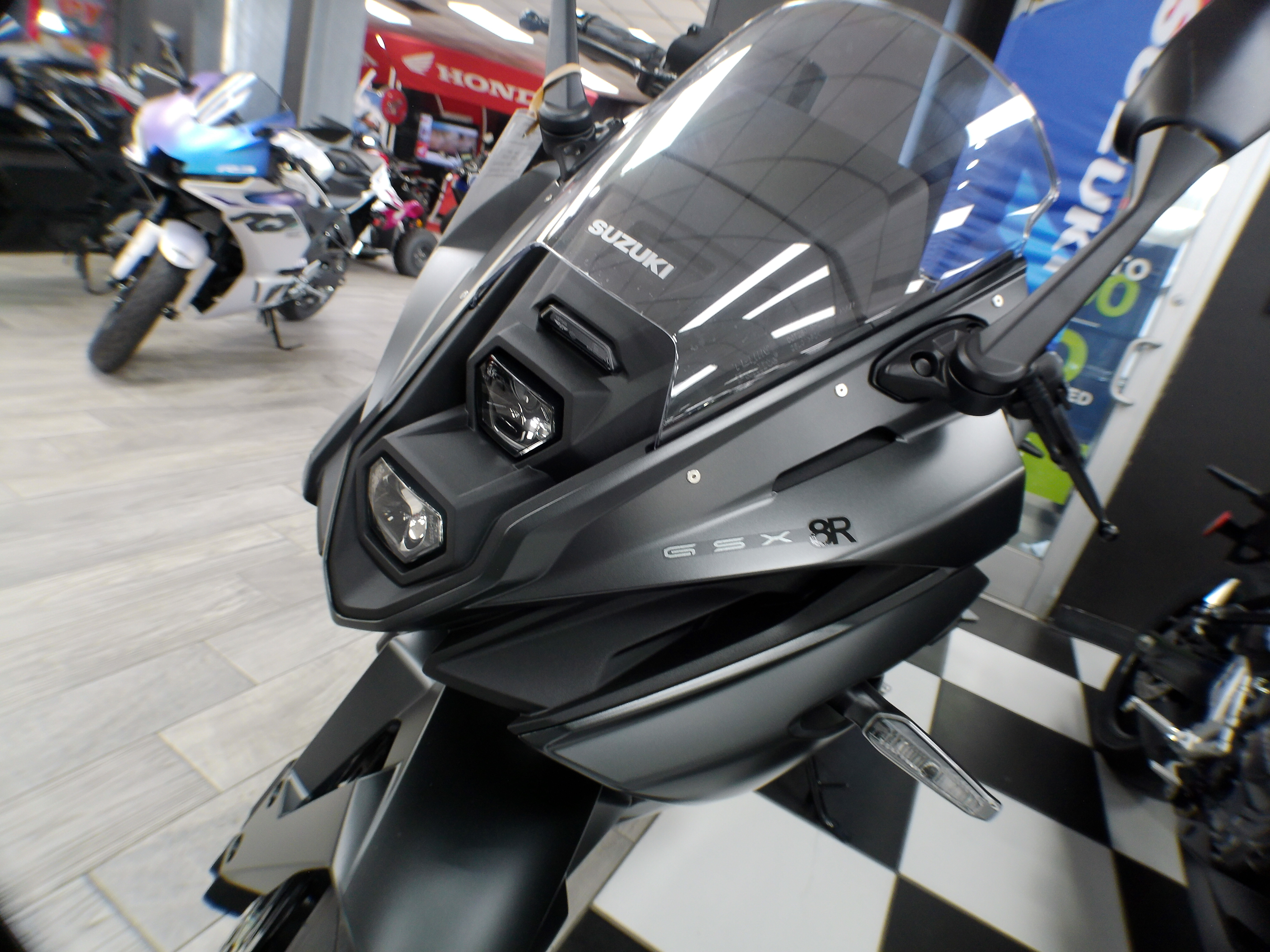 2025 Suzuki GSX-S 8R - Photo 2