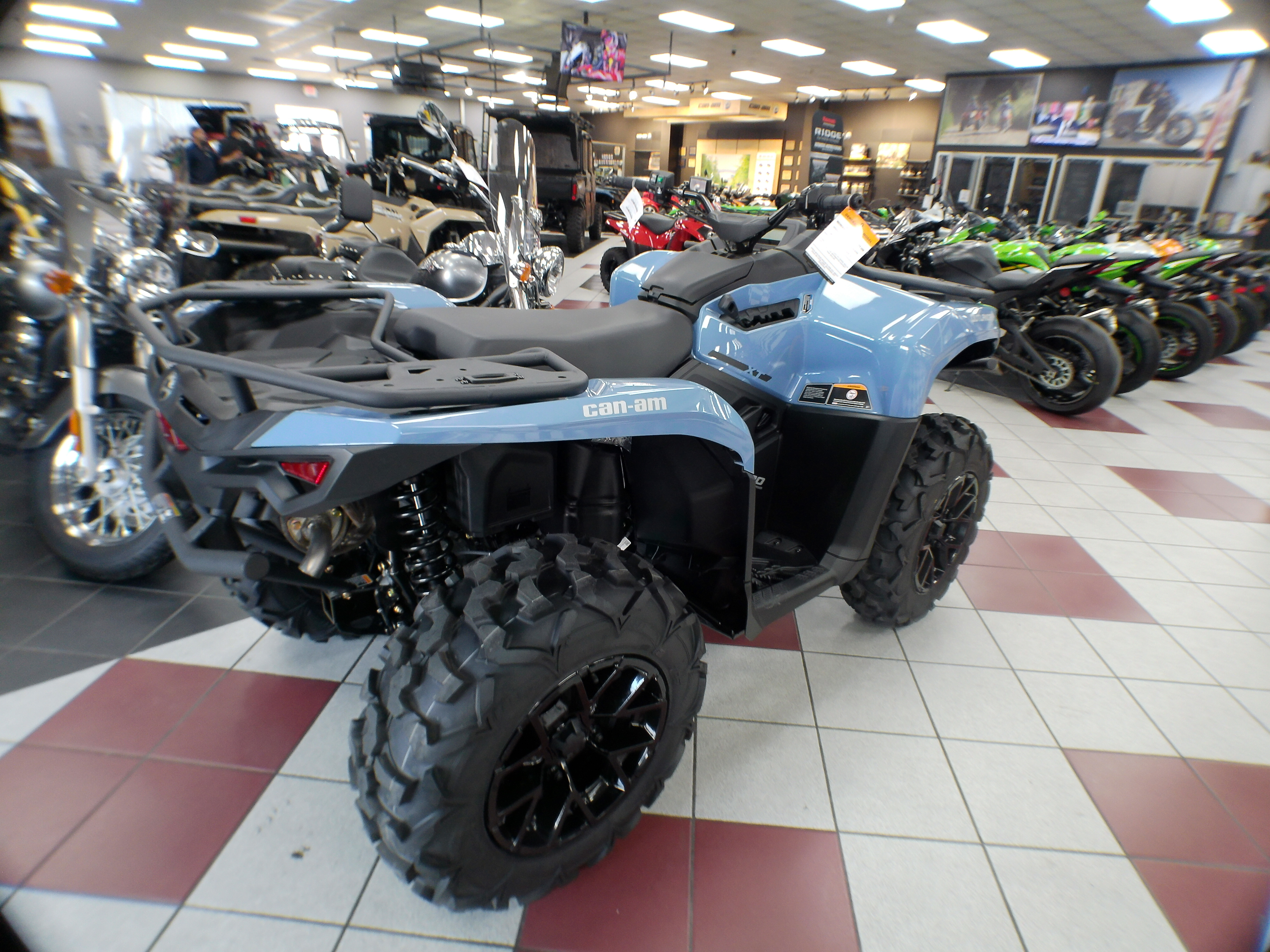 2025 Can-Am ATV OUTL XT 700 BE 25 - Photo 7